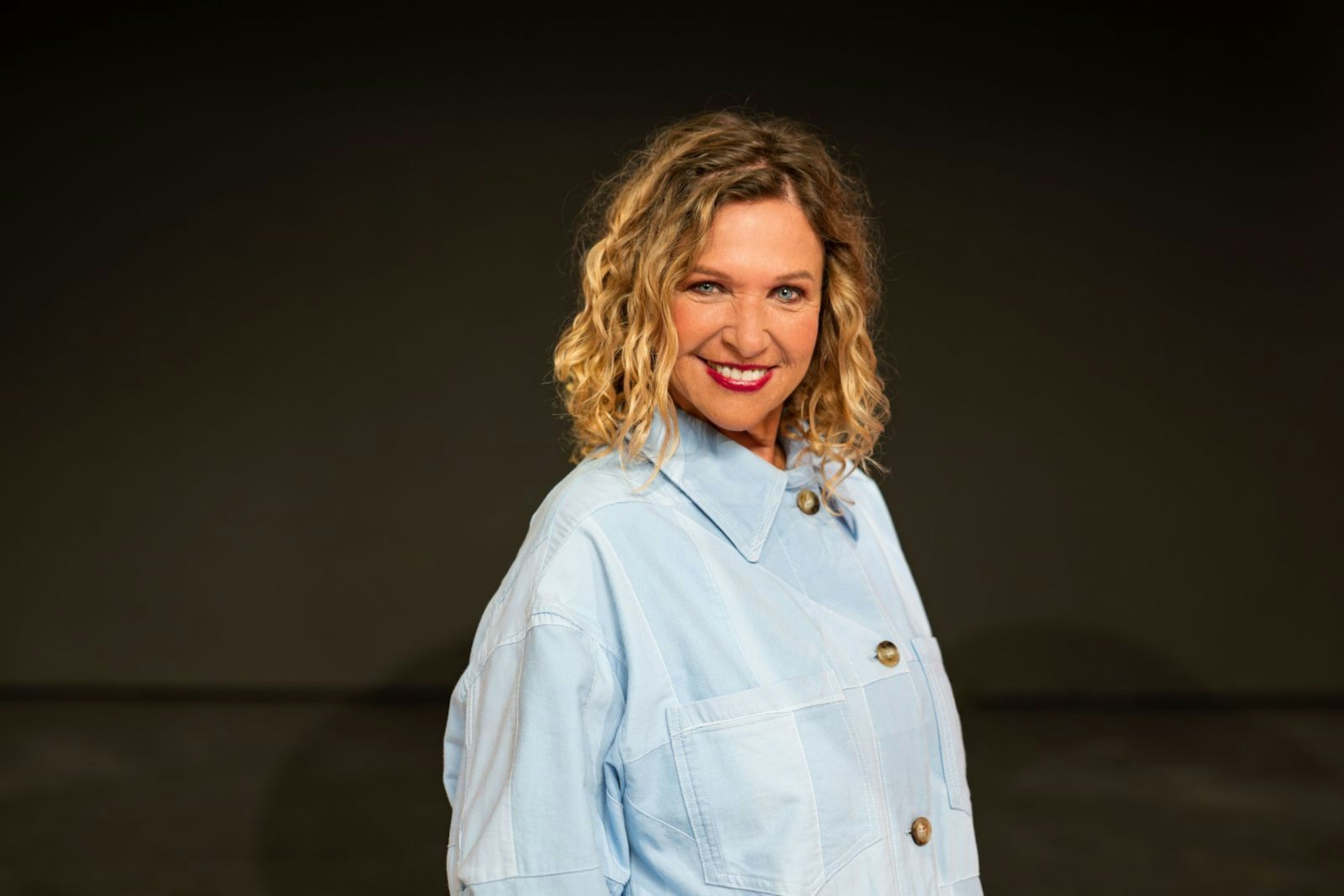 Haya Molchos Wertung entschied. Sie bewertete die „großartigen Teller“ mit 38:35 für Team Henssler. Die höchste Wertung bisher, nur zwei Punkte von der Perfektion weg. (Bild: RTL/Markus Hertrich)