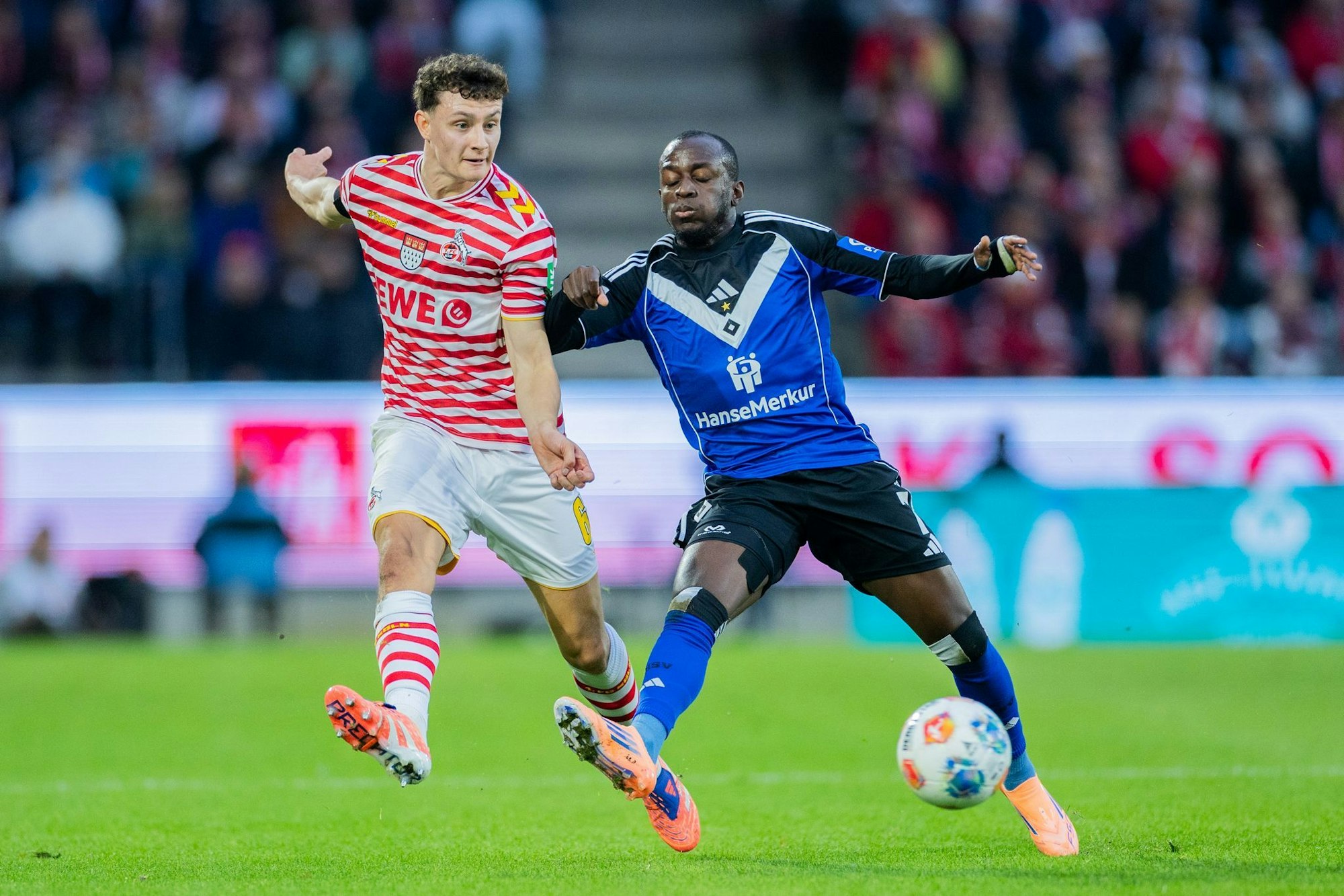 Jean-Luc Dompé (r.) traf in seinem 100. Pflichtspiel für den HSV