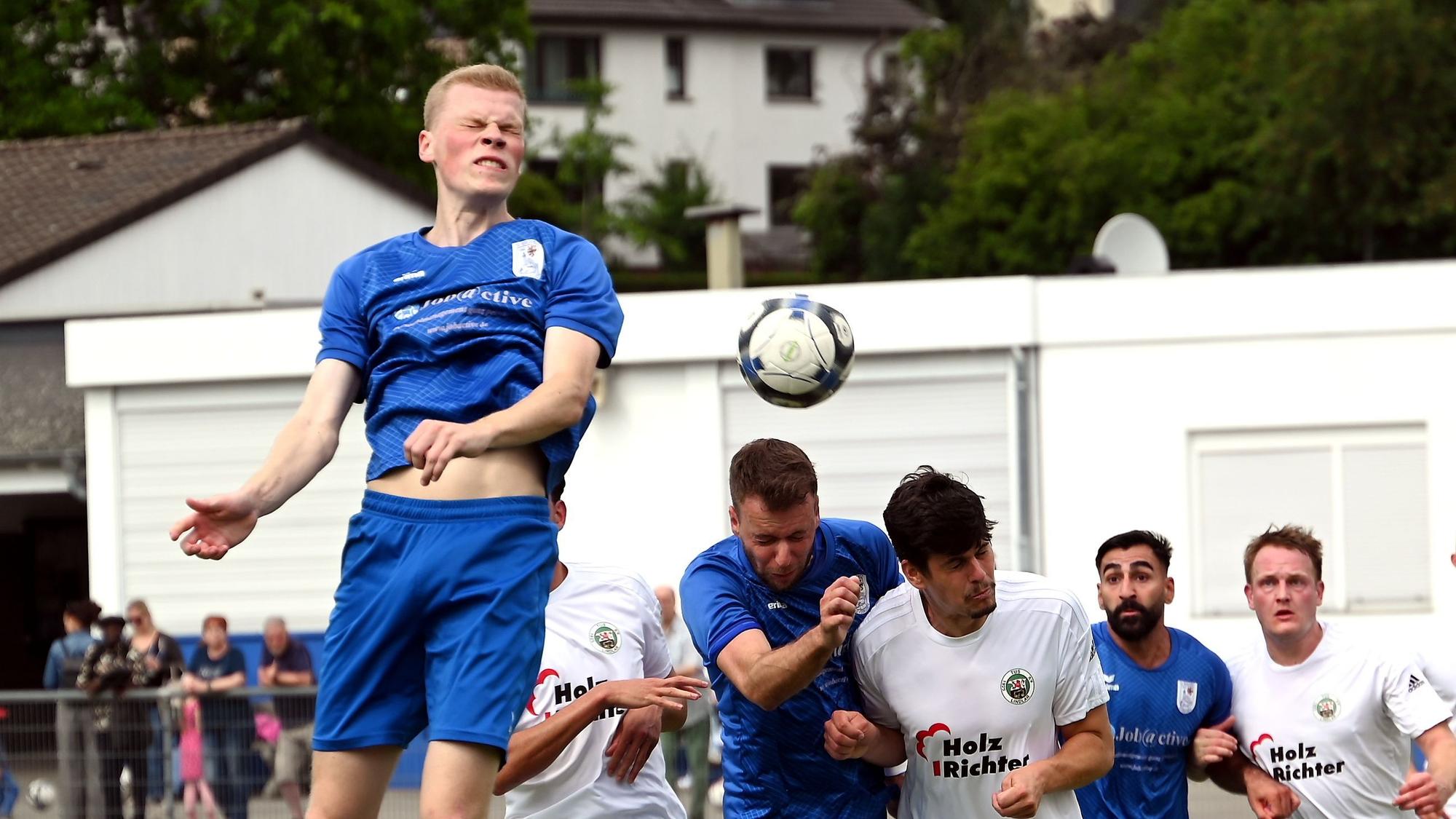 15.06.2025, Fussball-Bergfried Leverkusen-Tus Lindlar
vorne: Till Juber (Leverkusen)
Foto: Uli Herhaus