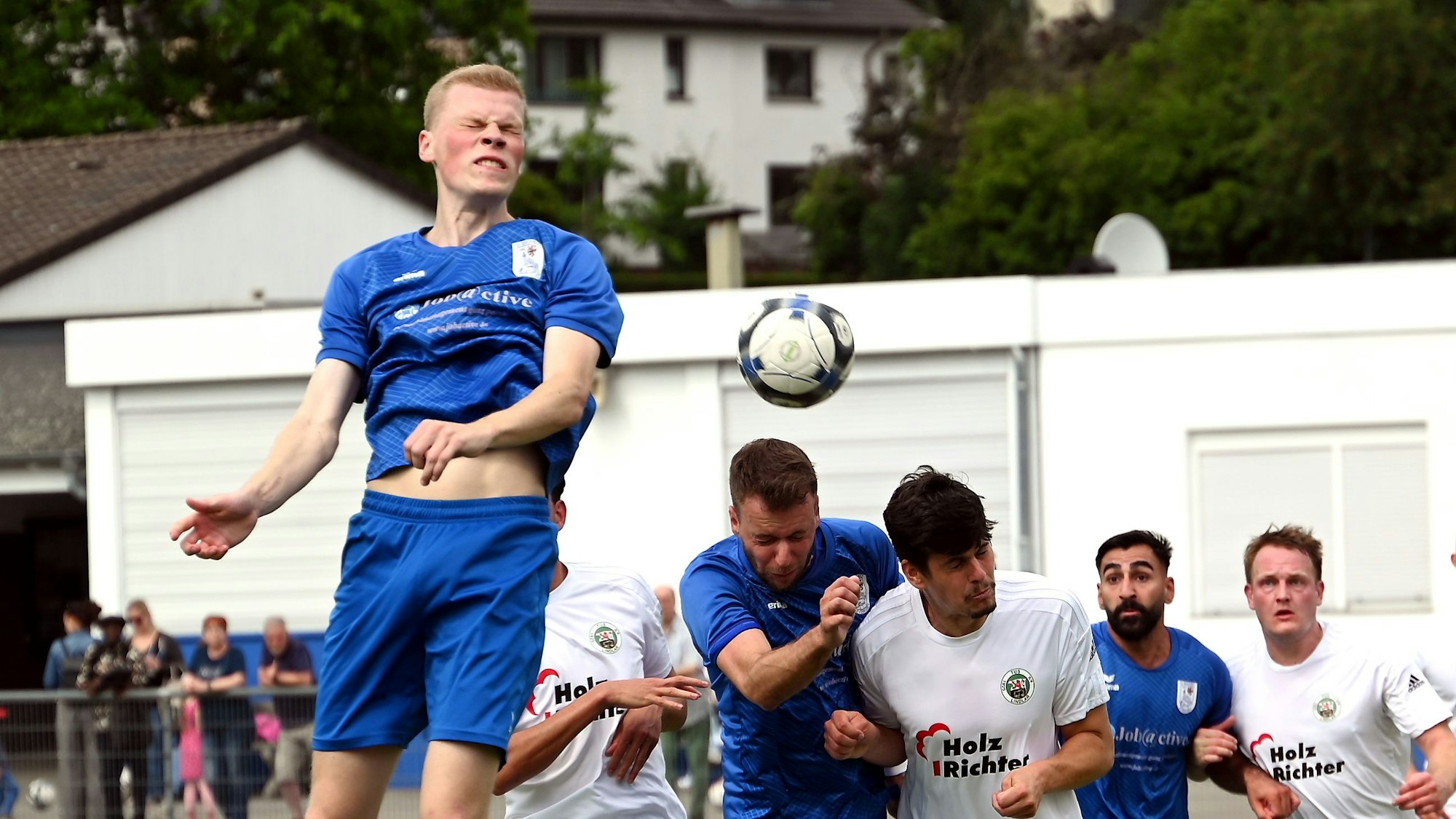 15.06.2025, Fussball-Bergfried Leverkusen-Tus Lindlar
vorne: Till Juber (Leverkusen)
Foto: Uli Herhaus