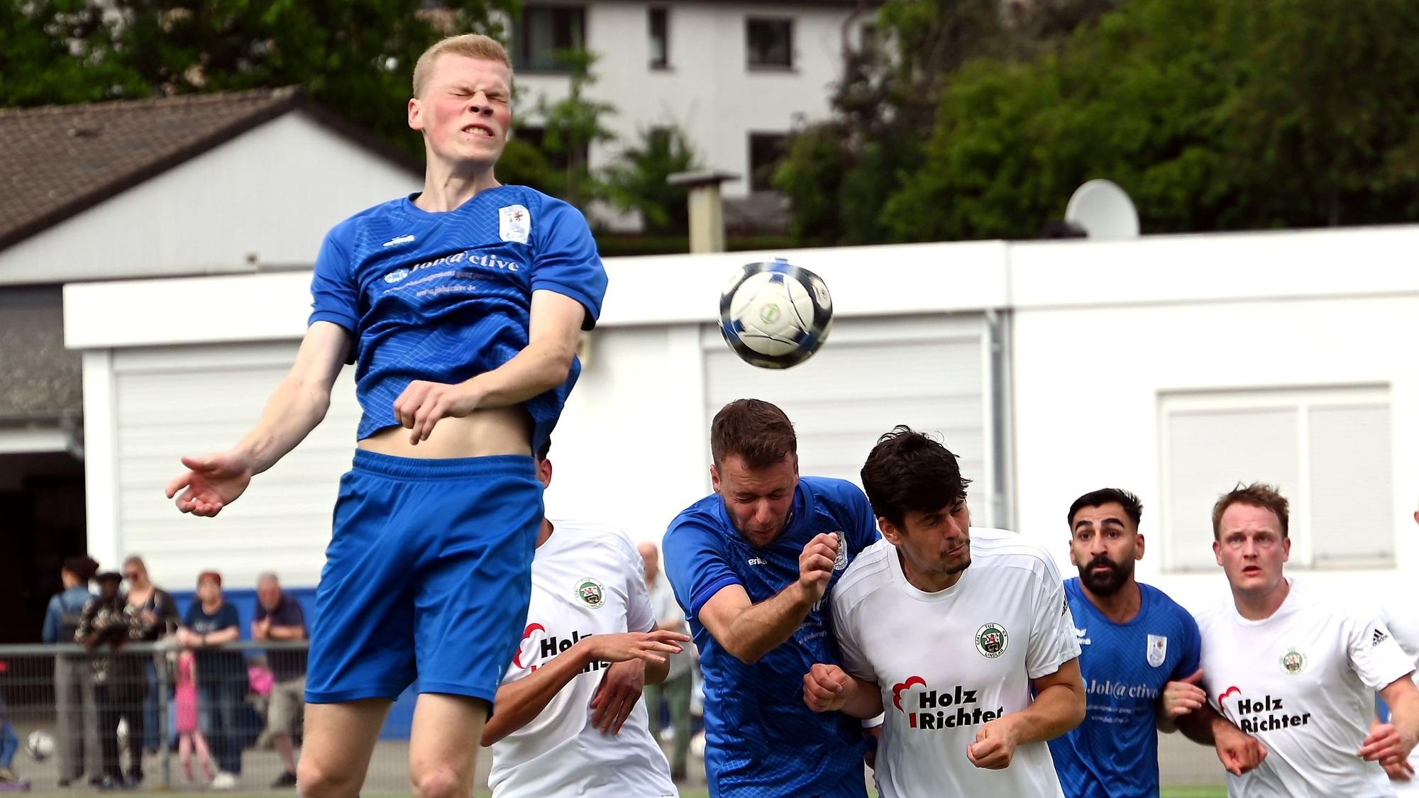 15.06.2025, Fussball-Bergfried Leverkusen-Tus Lindlar
vorne: Till Juber (Leverkusen)
Foto: Uli Herhaus