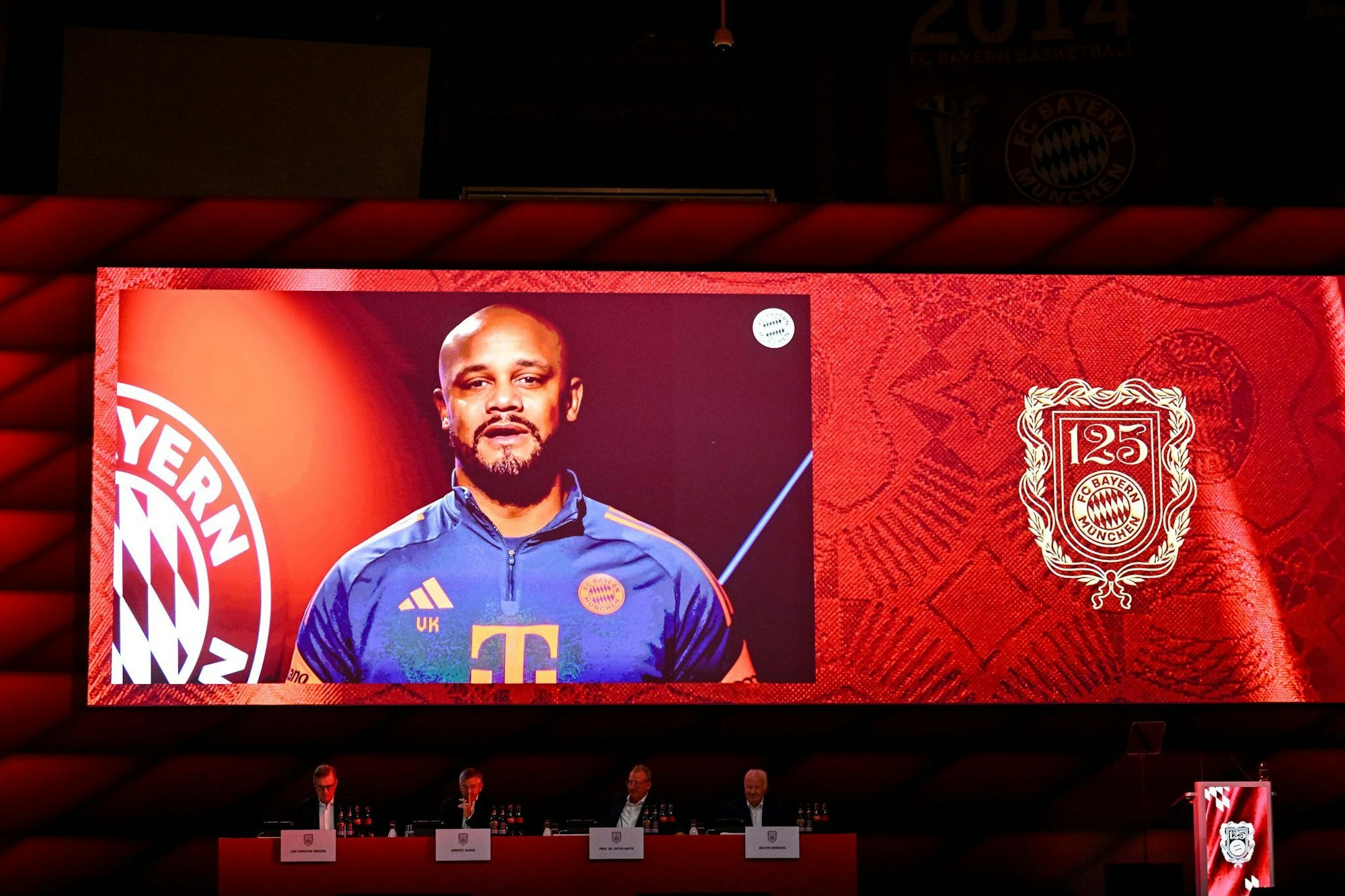 Vincent Kompany meldete sich mitten in der PSG-Vorbereitung mit einer Video-Botschaft bei den Mitgliedern.