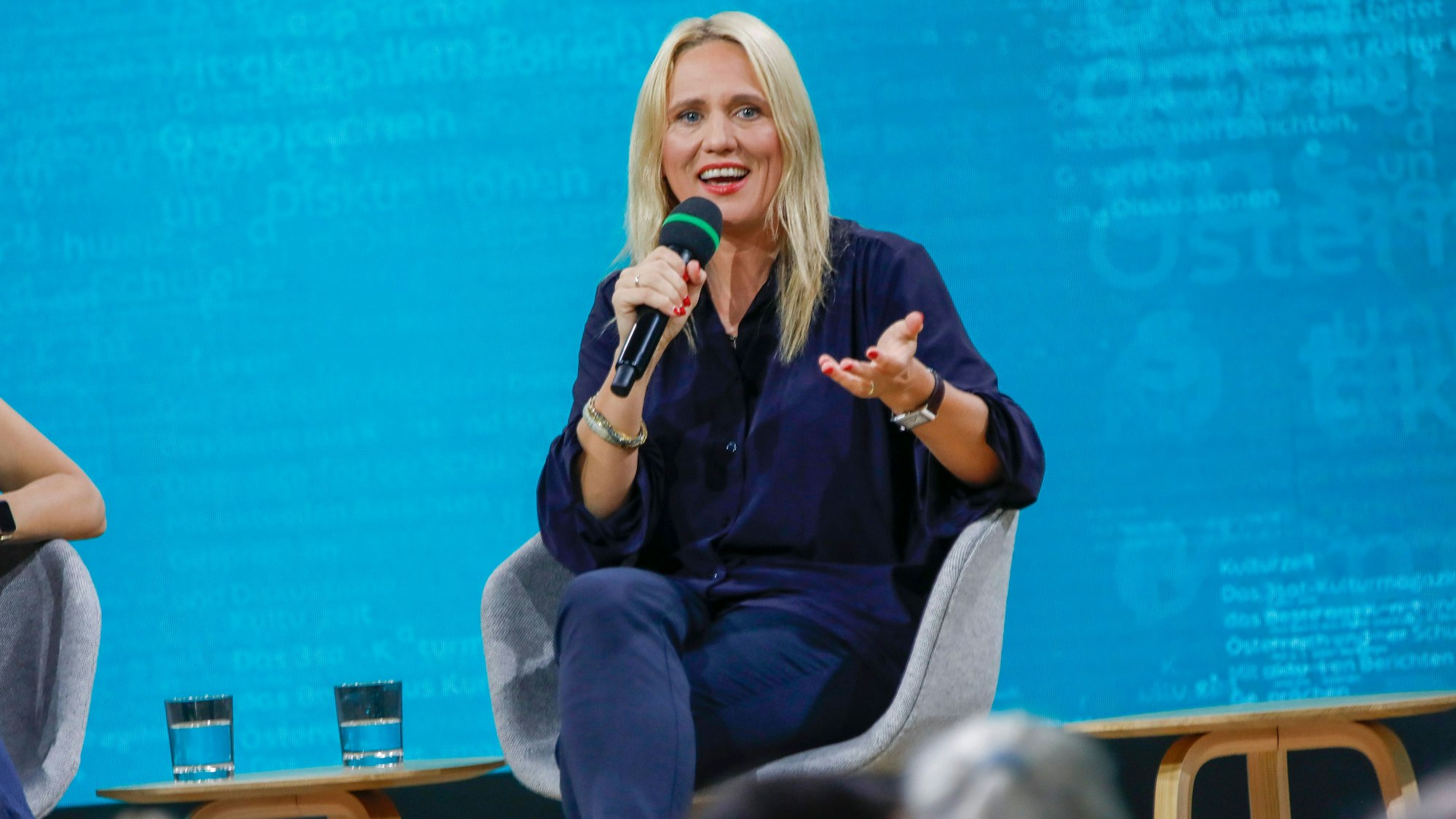 Strafrechtsprofessorin Elisa Hoven im Oktober 2025 bei einem Auftritt bei der Frankfurter Buchmesse.