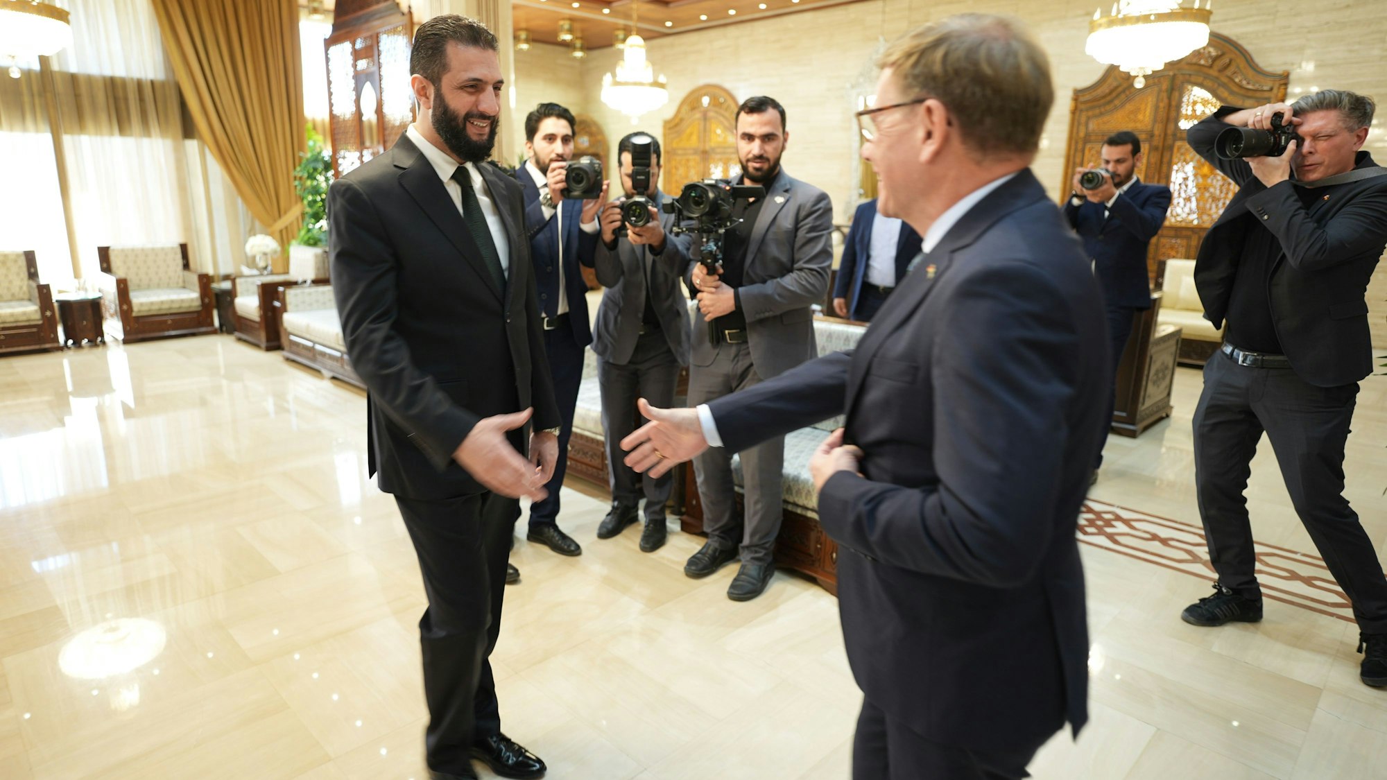 Johann Wadephul (CDU), Bundesminister des Auswärtigen, traf auf Syriens Interimspräsident Ahmed al-Scharaa.