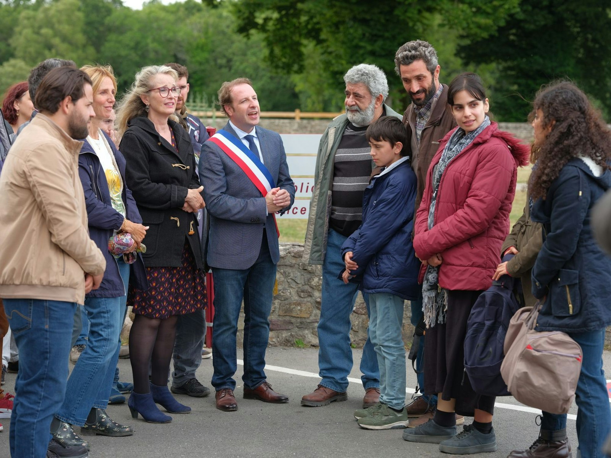 Die Einwohner der kleinen Gemeinde Paimpont heißen eine syrische Flüchtlingsfamilie willkommen. (Bild: Leonine/Weltkino)