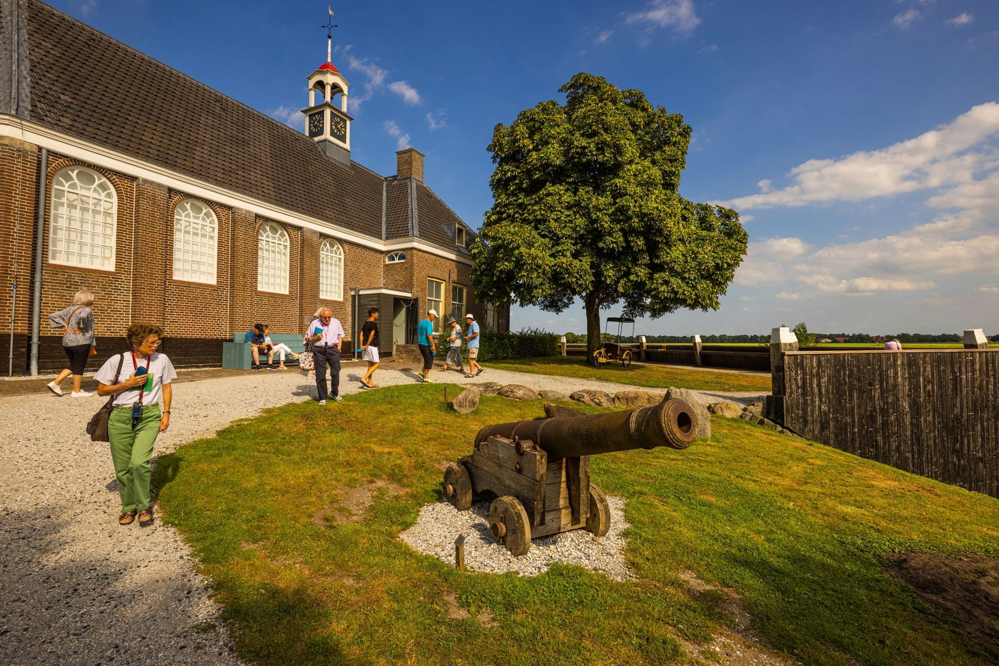 Bis zur Kirchentür stand einst das Wasser. Kanonen dienten als Flutwarner.