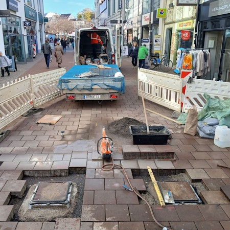 Die Stadt Siegburg lässt an den Zufahrten zur Fußgängerzone Poller montieren, auch an der Bahnhofstraße