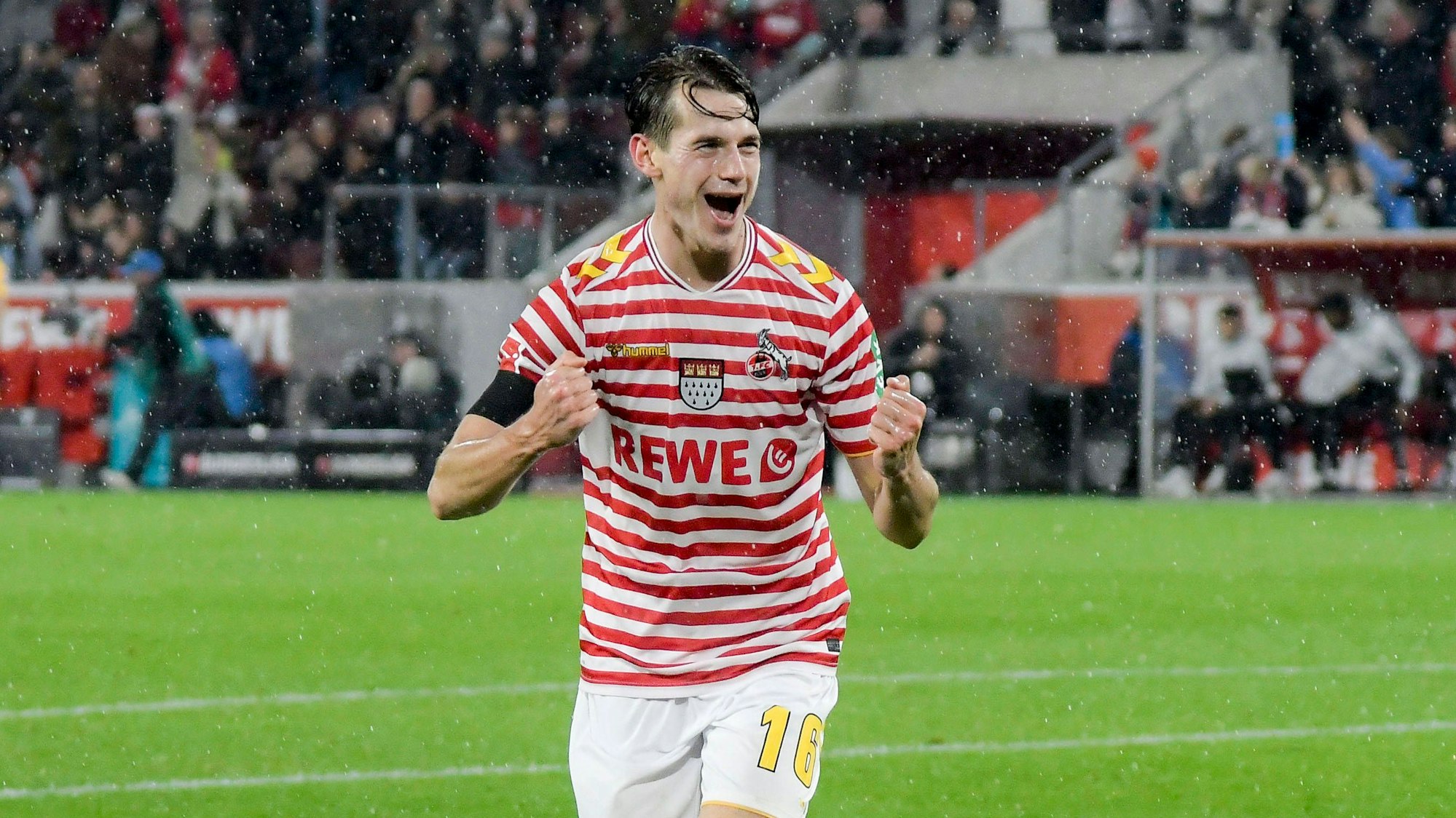 Jakub Kaminski Koeln 16 jubelt nach dem Tor zum 4:1 02.11.2025 Fussball 1. FC Koeln vs Hamburger SV, Rheinenergiestadion, Koeln, DFB/DFL REGULATIONS PROHIBIT ANY USE OF PHOTOGRAPHS AS IMAGE SEQUENCES AND/OR QUASI-VIDEO *** Jakub Kaminski Koeln 16 cheers after scoring 4 1 02 11 2025 Soccer 1 FC Koeln vs Hamburger SV, Rheinenergiestadion, Koeln, DFB DFL REGULATIONS PROHIBIT ANY USE OF PHOTOGRAPHS AS IMAGE SEQUENCES AND OR QUASI VIDEO Copyright: xpepphotox/xHorstxMauelshagenx pep00321, pep_20251102_hm_188177