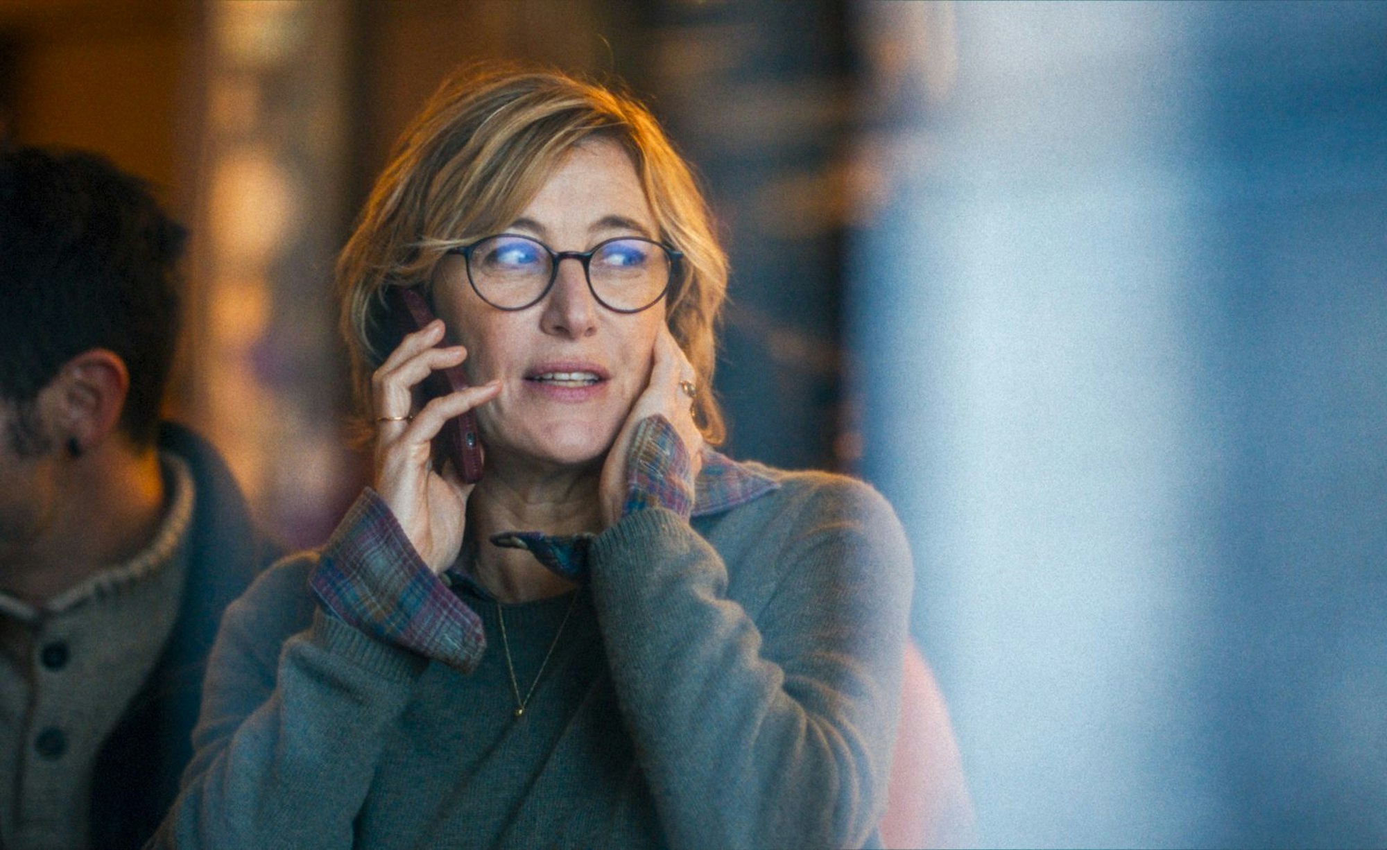 Sandra (Valeria Bruni Tedeschi), die Protagonistin in „Was uns verbindet“, ist alleinstehend, kinderlos und zufrieden. Aber ist sie auch glücklich? (Bild: Alamode Film)