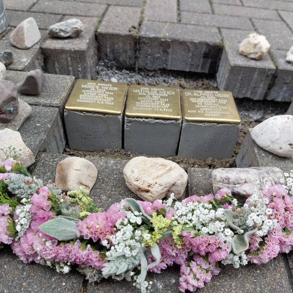 An vielen Orten in Rhein-Sieg wird in den kommenden Tagen an die Pogromnacht vom 9. November 1938 erinnert. In Niederkassel lädt eine Initiative zum Polieren von Stolpersteinen ein.