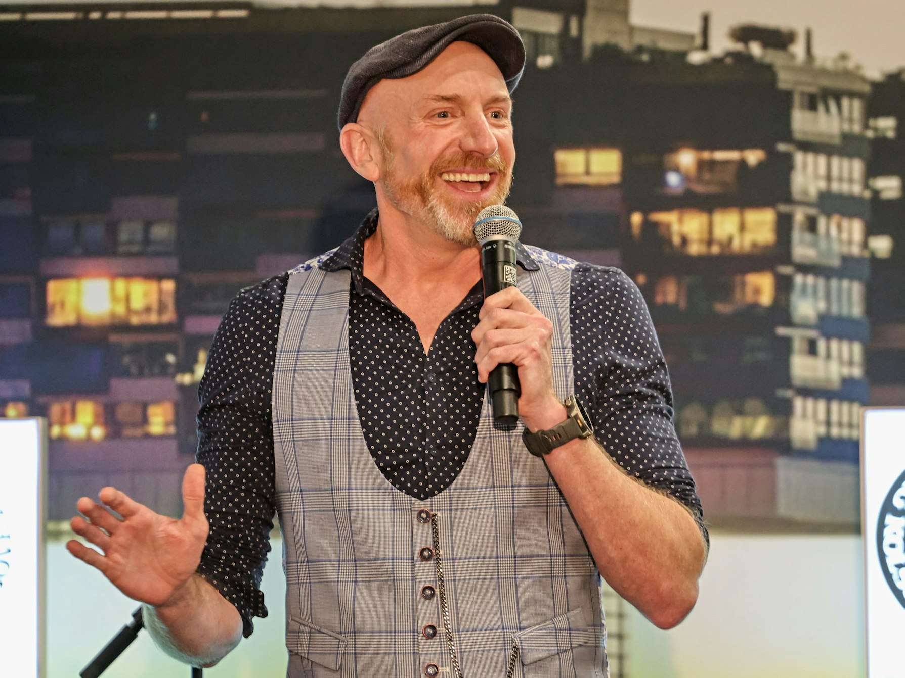 Martin Schopps hält seine Rede auf der Bühne.