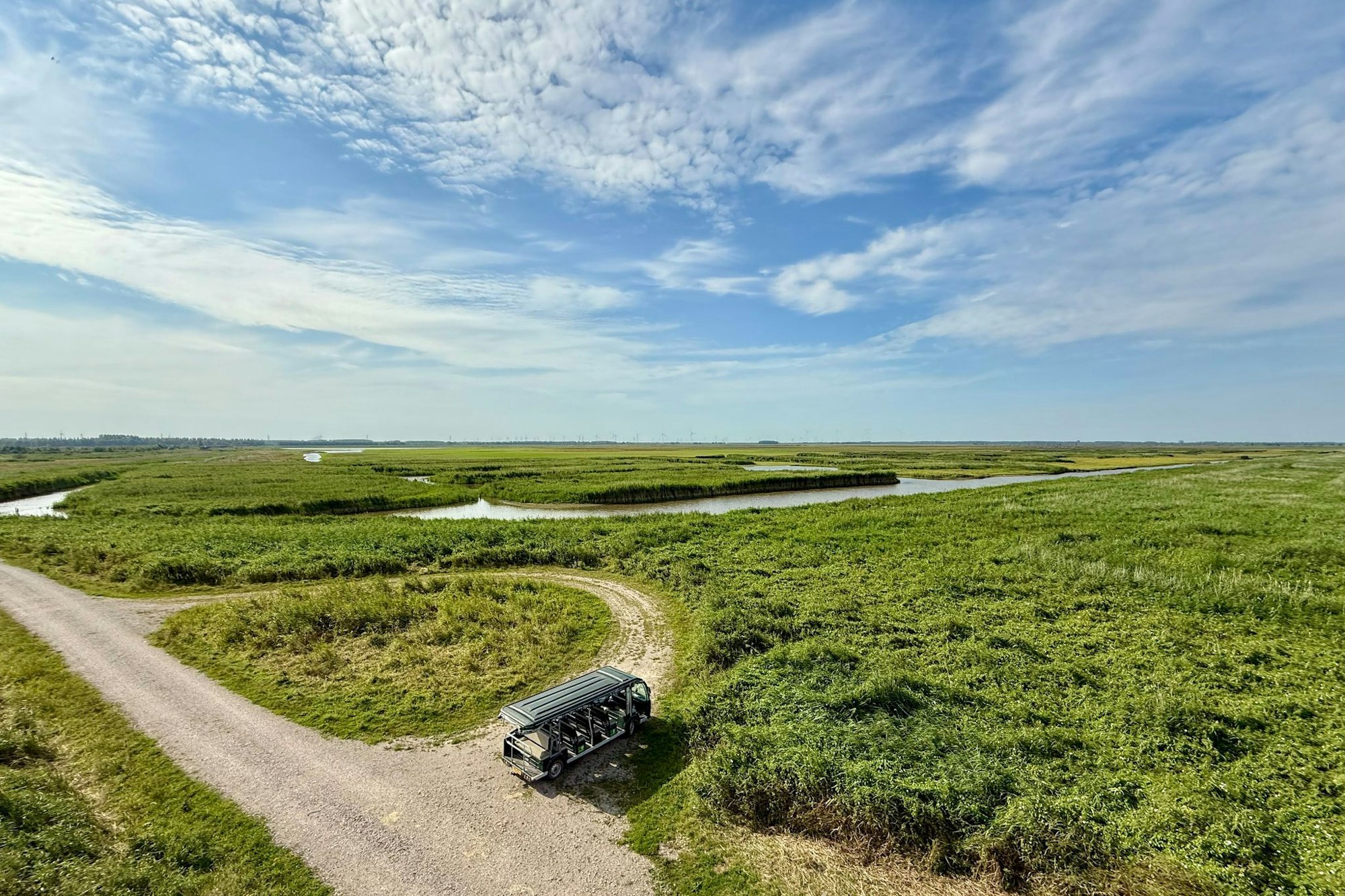 Die wohl bequemste Möglichkeit, die Oostvaardersplassen zu erkunden, ist eine Fahrt mit dem E-Mobil ab dem Besucherzentrum.