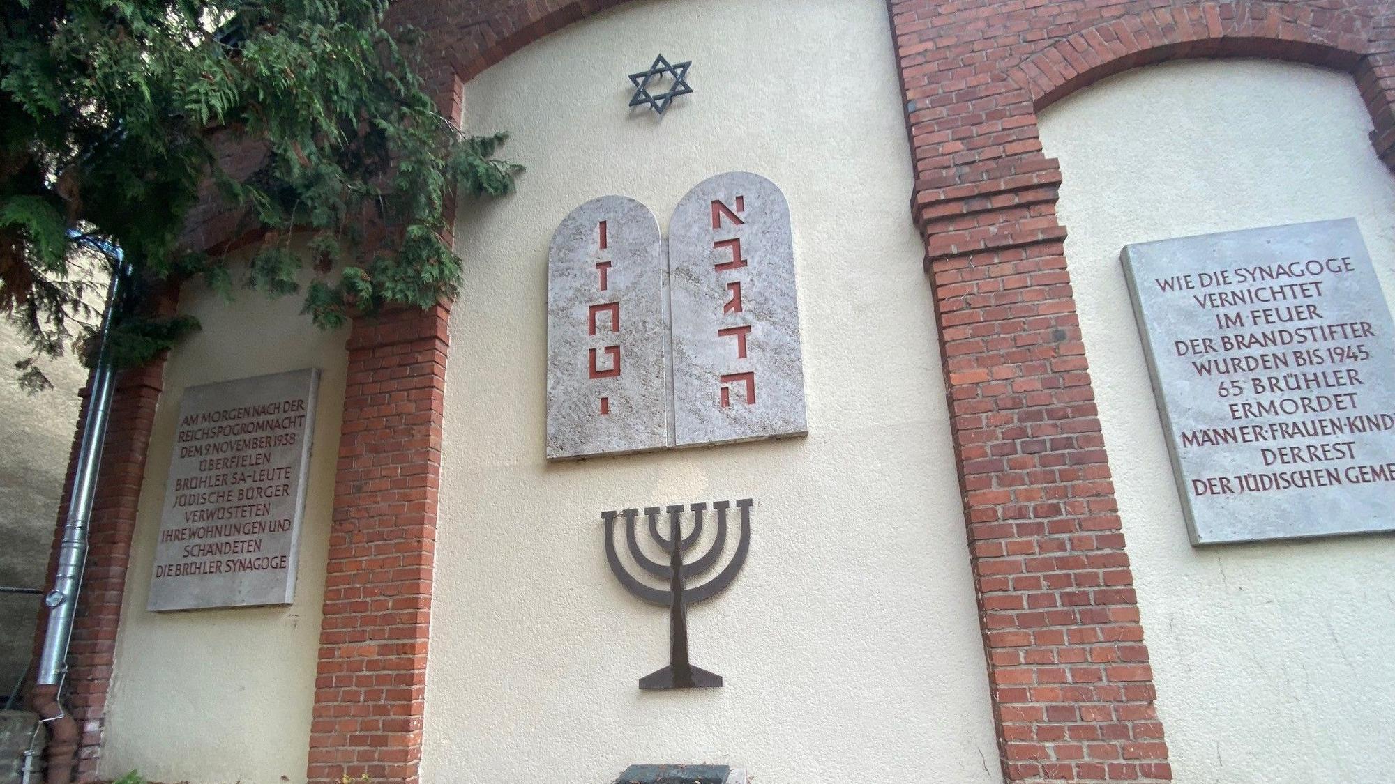 Zu sehen ist die Gedenkstätte für die ermordeten Juden in Brühl.