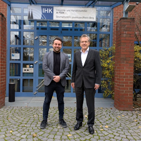 Andreas Zieger und Hauptgeschäftsführer Uwe Vetterlein (v.l.) von der Industrie- und Handelskammer Köln