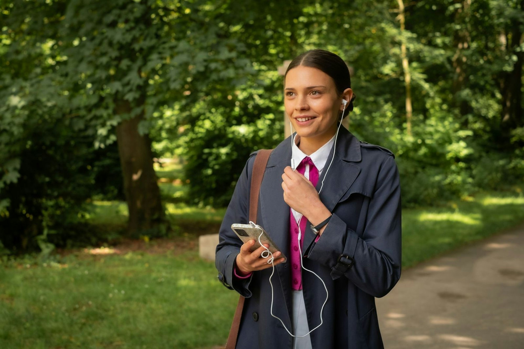 Auf Ruby (Harriet Herbig-Matten) warten aufregende Zeiten - Stichwort Oxford. (Bild: Prime Video / Gordon Muehle)