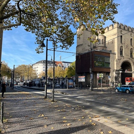 Die Hahnentorburg am Rudolfplatz in Köln