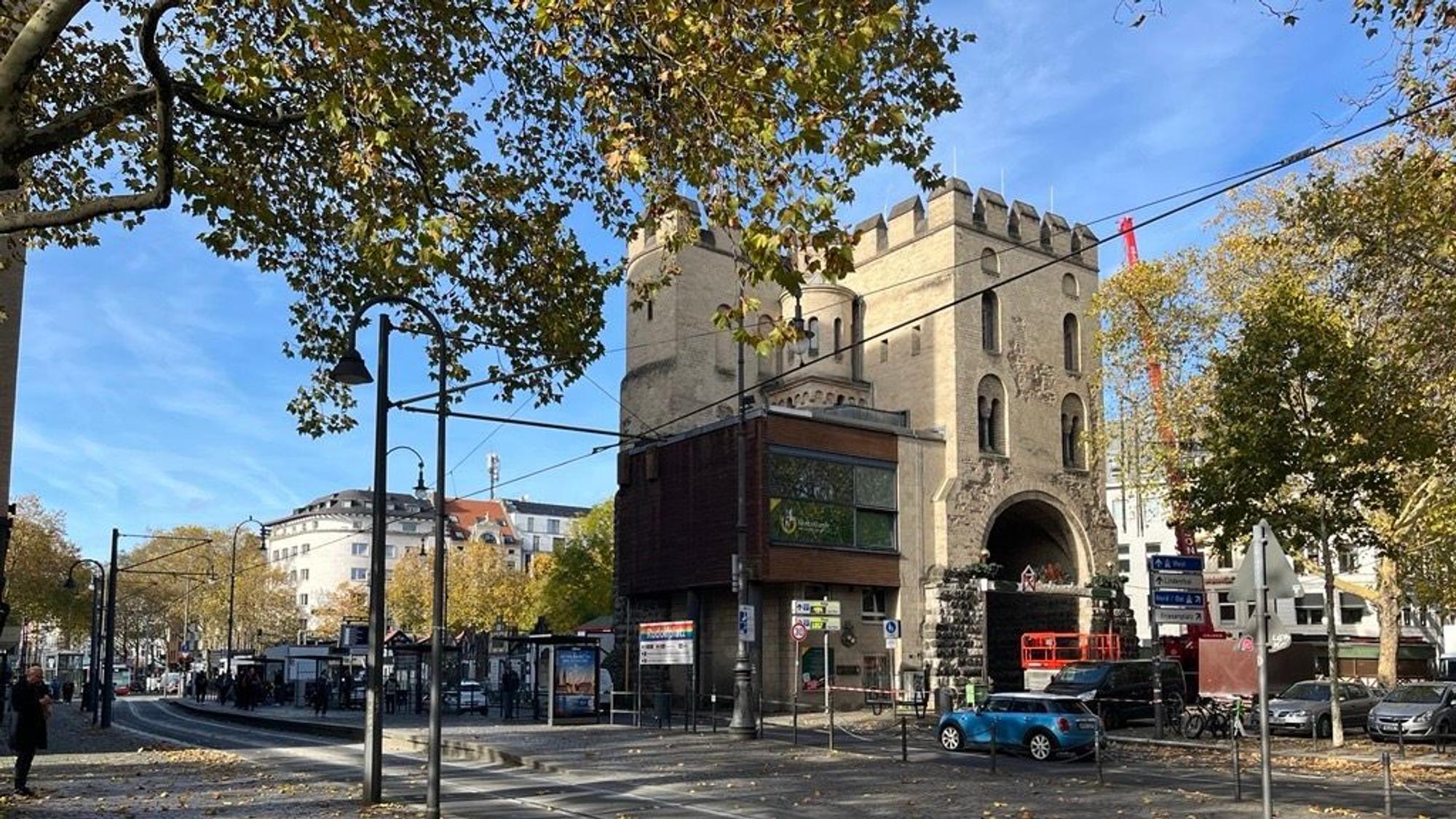 Die Hahnentorburg am Rudolfplatz in Köln