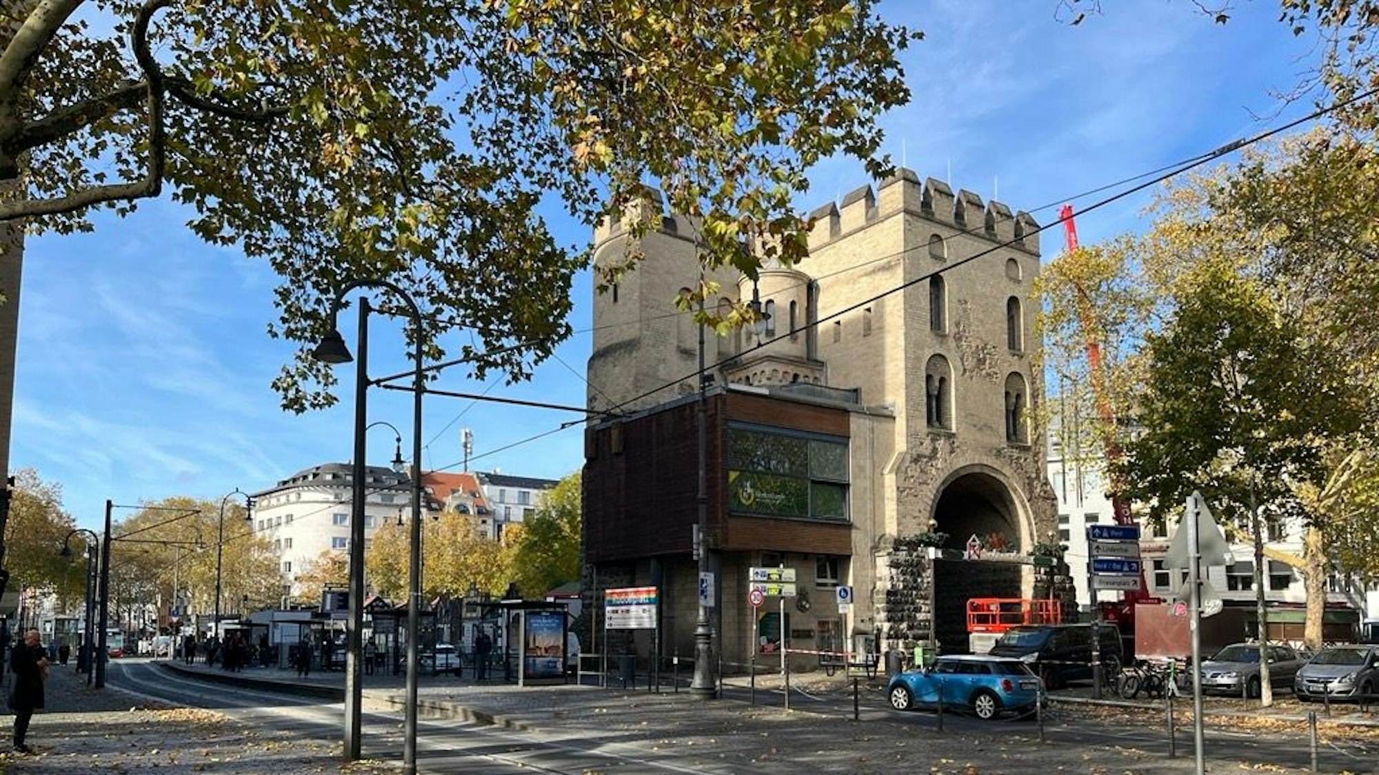 Die Hahnentorburg am Rudolfplatz in Köln