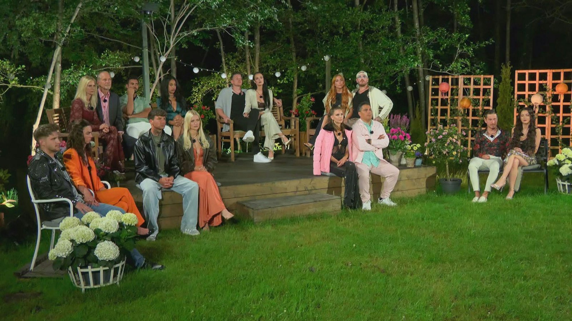 Zwei dieser Paare müssen in Folge 8 gehen. (Bild: RTL)