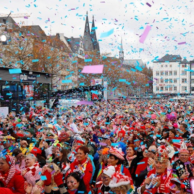 Der Auftakt zur Karnevalssession auf dem Heumarkt.