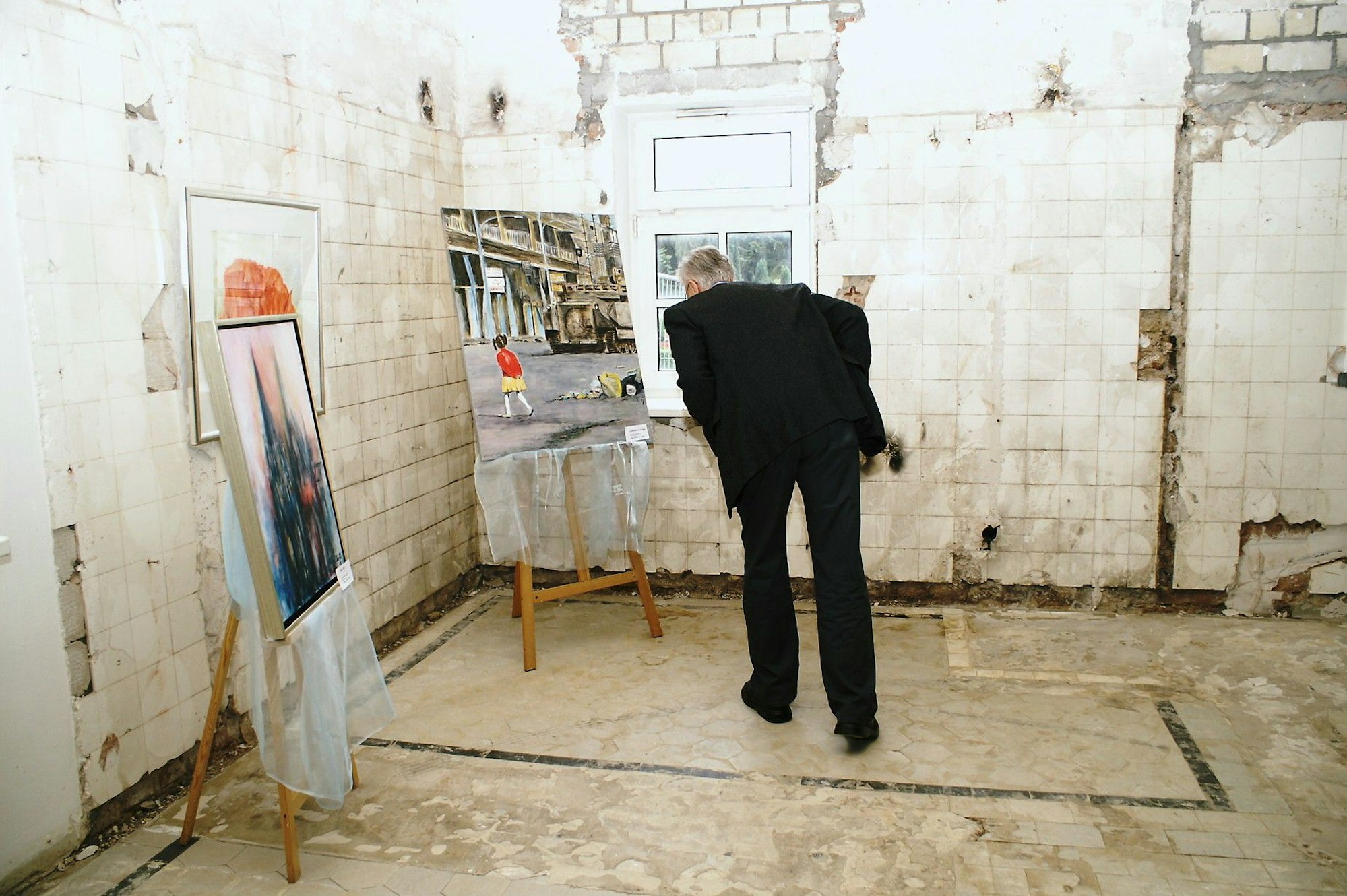 Kunstausstellung im damals noch unrenovierten Badehaus Burscheid
