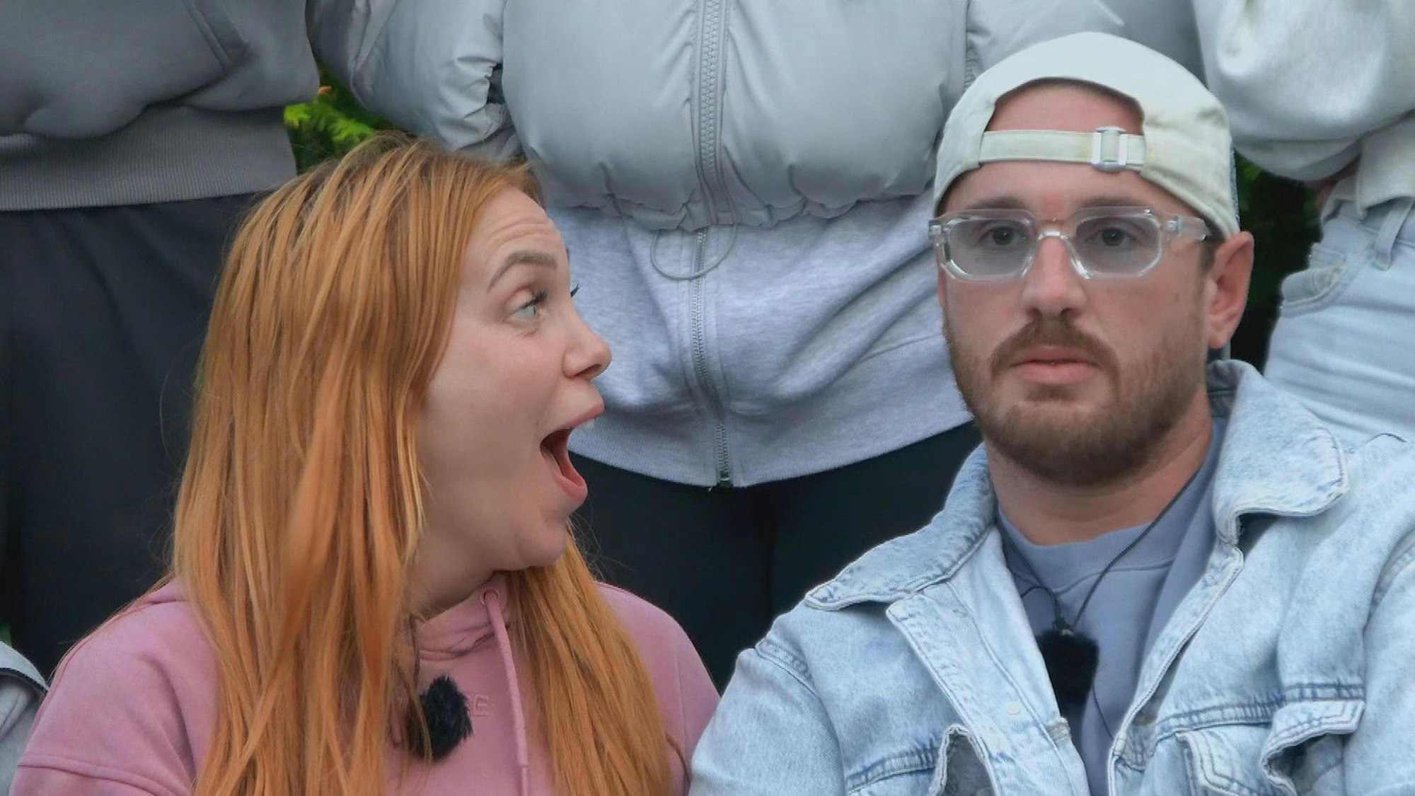 Safety gewonnen - und einen Rauswurf nach Wahl noch dazu: Tara und Dennis sind happy. (Bild: RTL)