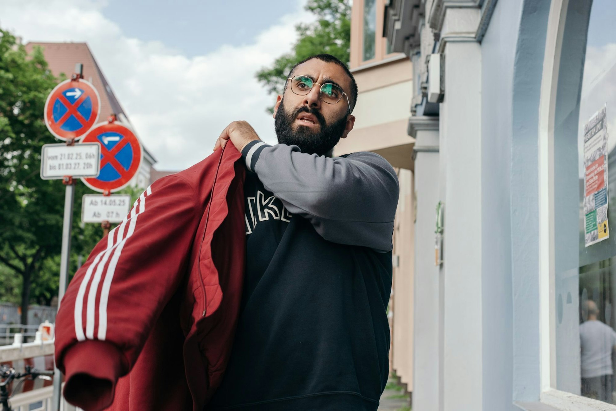 Burak hilft als Streetworker in Berlin Jugendlichen.