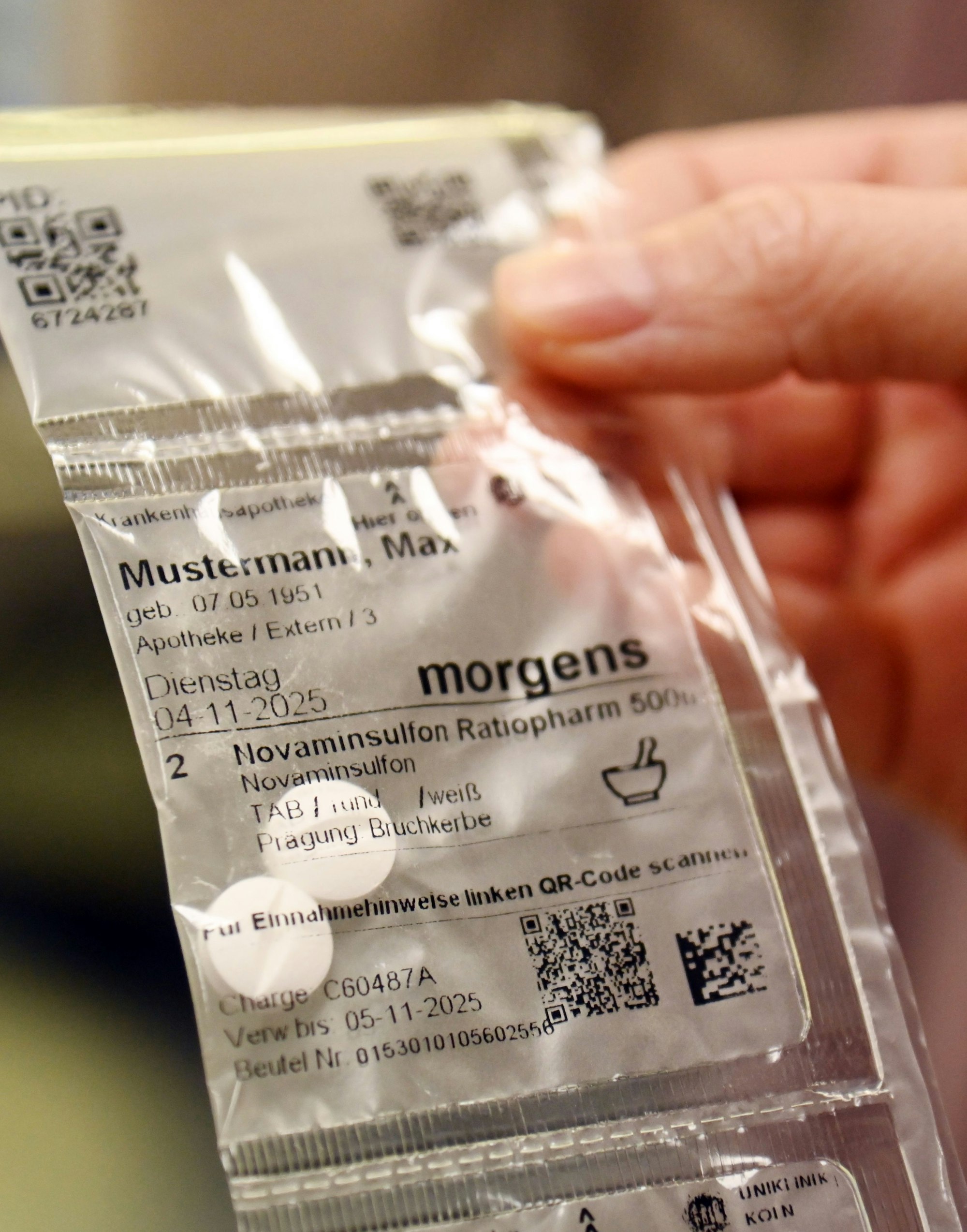 03.11.2025 Köln. Wie kommt das Medikament zum Patienten? Die Uniklinik Köln hat ein neues Unit-Dose-System entwickelt. Foto: Alexander Schwaiger