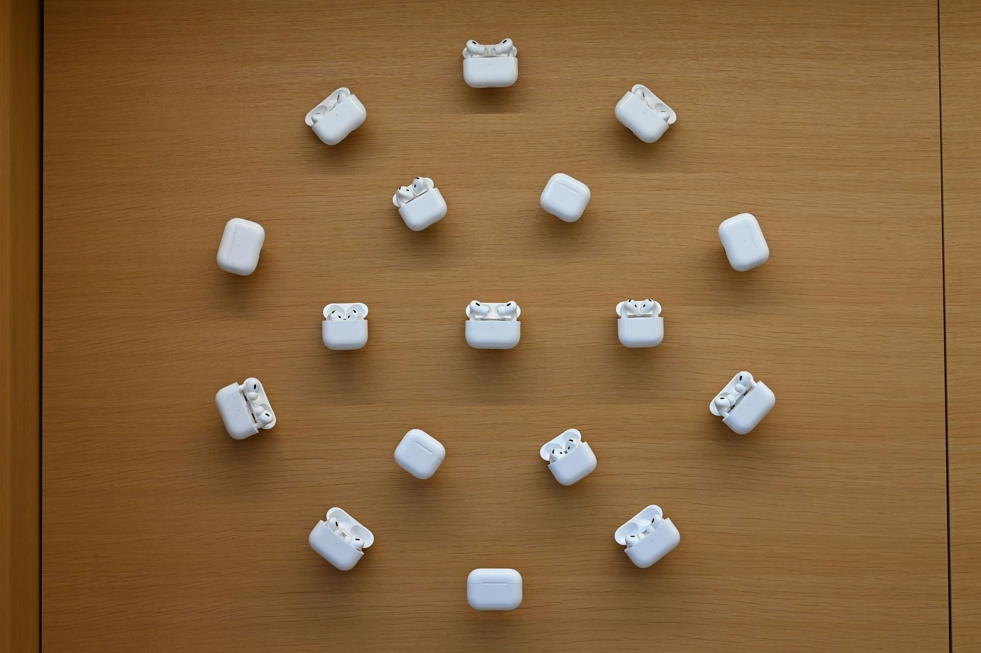 Nutzer in der EU bekommen die Live-Übersetzungsfunktion später in ihre AirPods. (Archivbild)