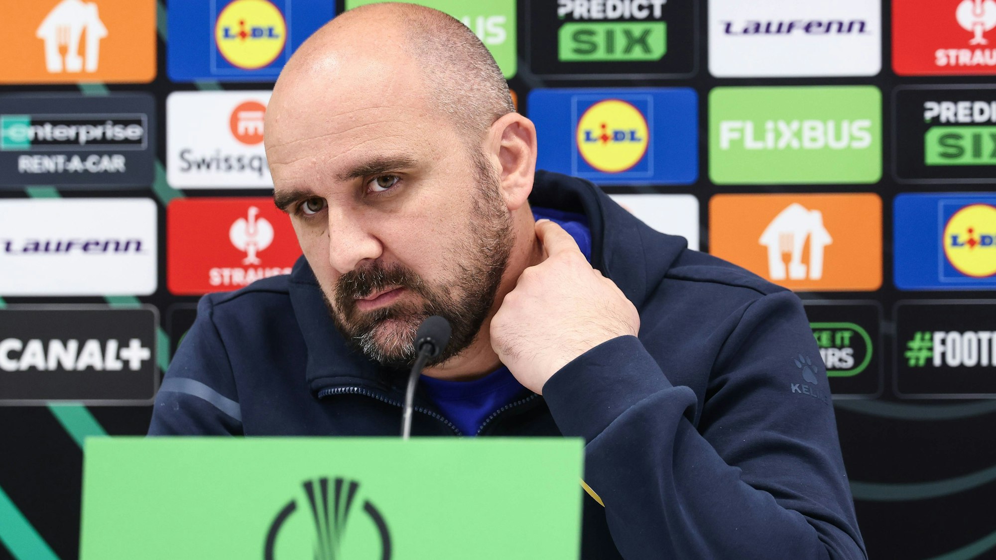 Mladen Zizovic auf einer Pressekonferenz.