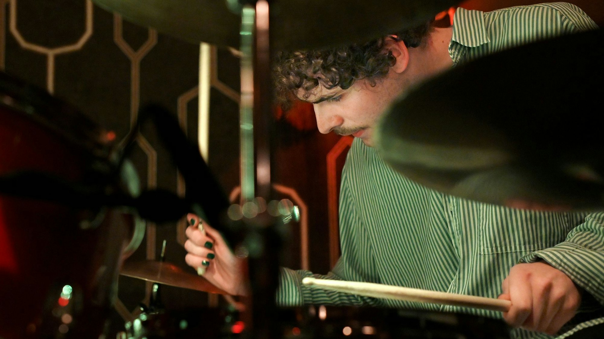 Der 26-jährige Schlagzeuger Felix Ambach, geboren und aufgewachsen in Bensheim, lebt in New York und feilt dort an seiner Musiker-Karriere.