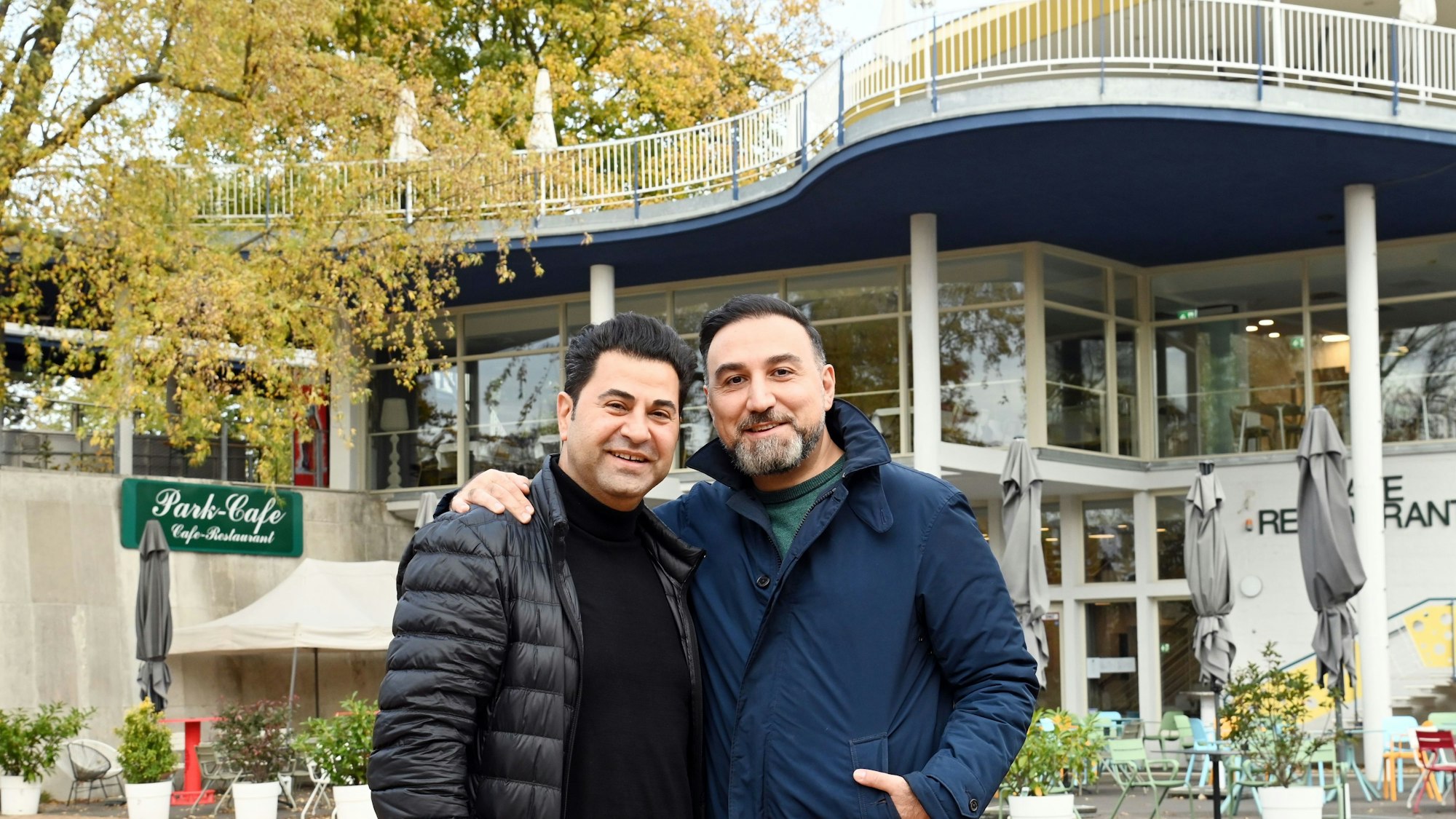 Die neuen Betreiber Alireza Farahzadi (li.) und Omid Bayat des Parkcafés sind die Chefs des Clubs Reineke Fuchs an der Aachener Straße.