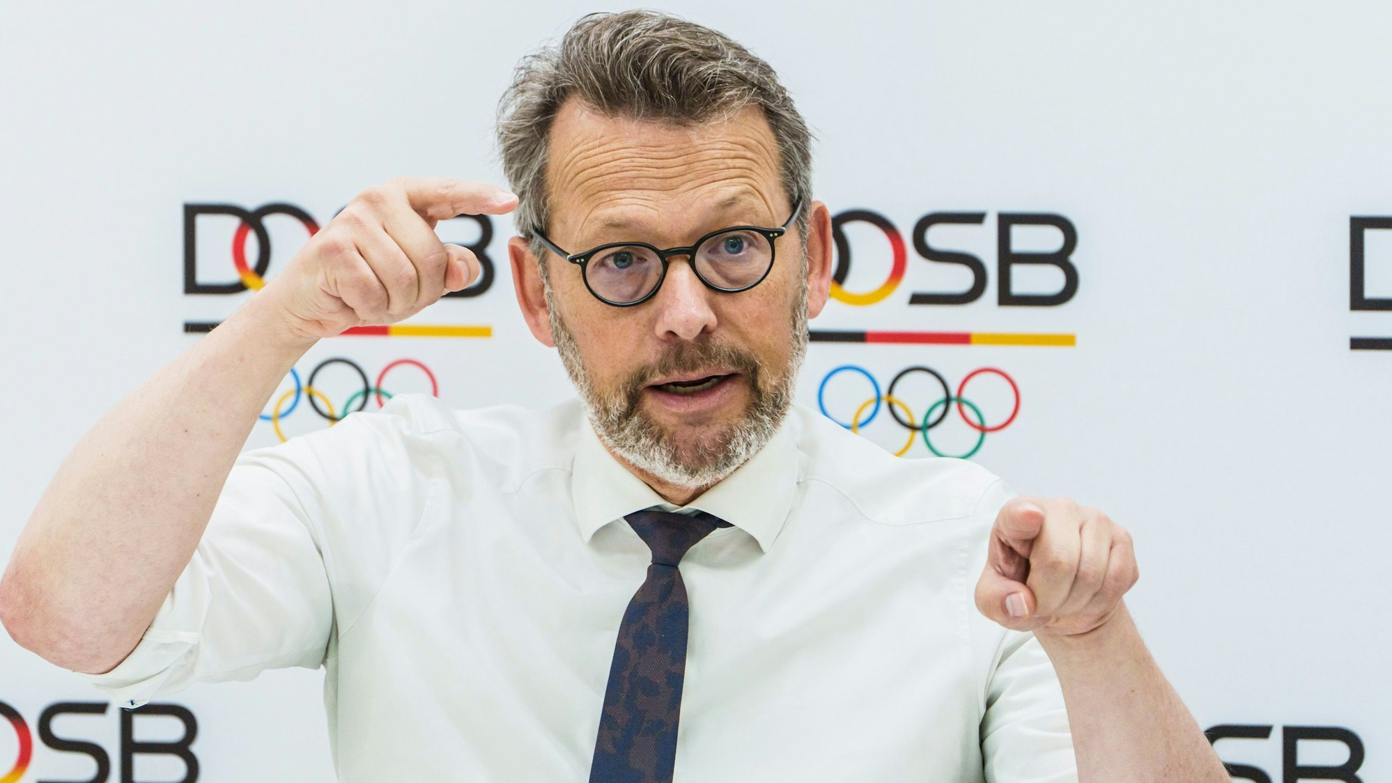 ARCHIV - 11.09.2025, Hessen, Frankfurt/Main: Otto Fricke, neuer Vorstandsvorsitzender des Deutschen Olympischen Sportbundes (DOSB), sitzt bei einem Pressegespräch. (zu dpa: «Olympia: DOSB-Vorstandschef sieht keine Vorentscheidung») Foto: Andreas Arnold/dpa +++ dpa-Bildfunk +++