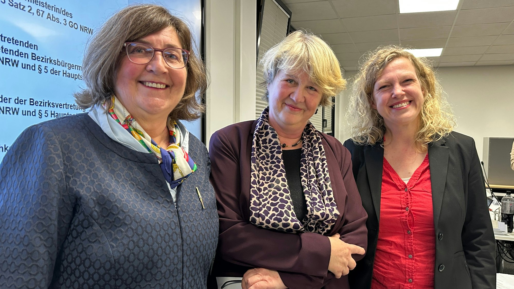 Die neue Bezirksbürgermeisterin Sabine Müller (Mitte) mit ihren Stellvertreterinnen (von links) Petra Müller und Elisabeth Sandow.