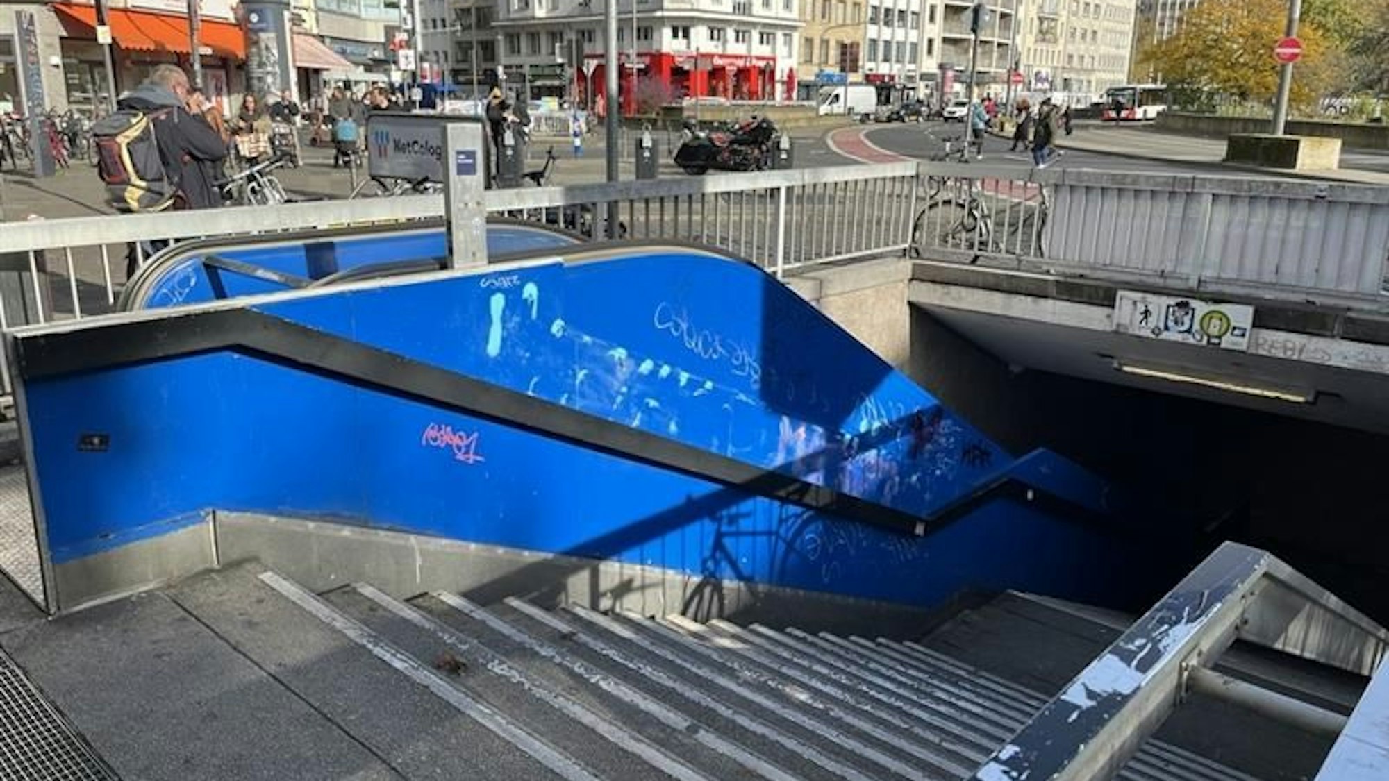 Unter anderem dieser Abgang zum Ebertplatz wird dicht gemacht.