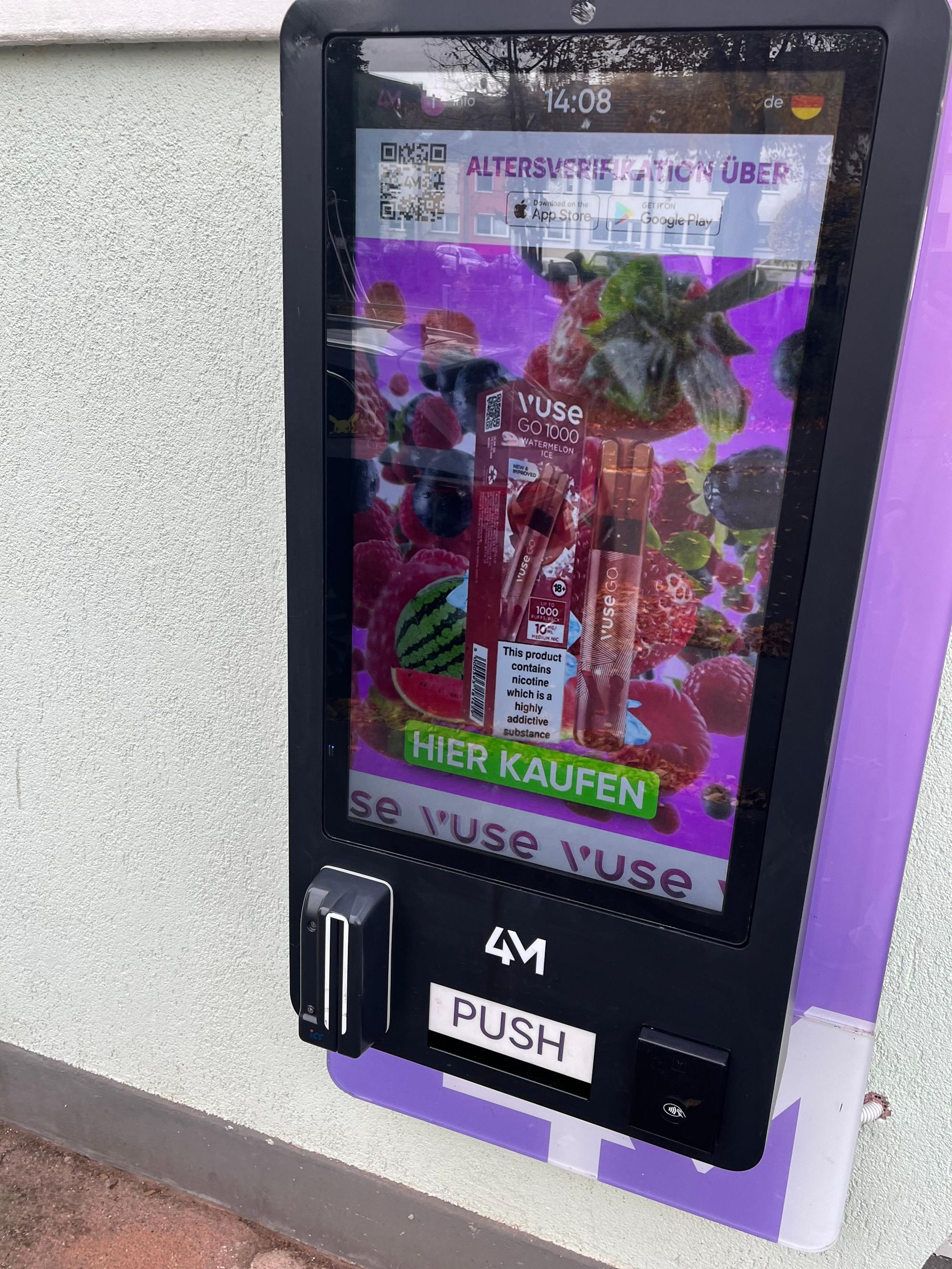 Leuchtet bunt und sieht lecker aus: Werbung auf dem Automaten.