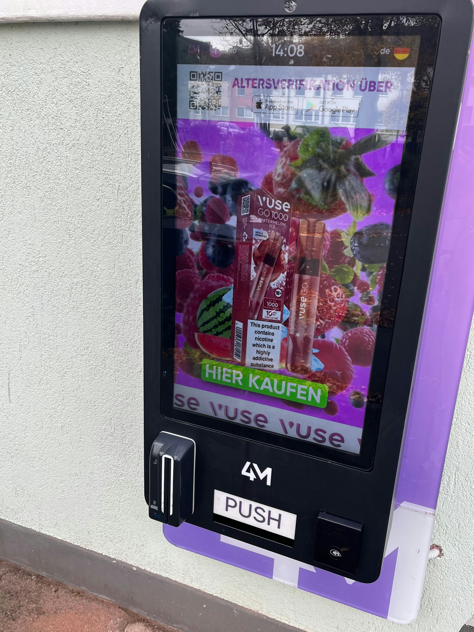 Leuchtet bunt und sieht lecker aus: Werbung auf dem Automaten.