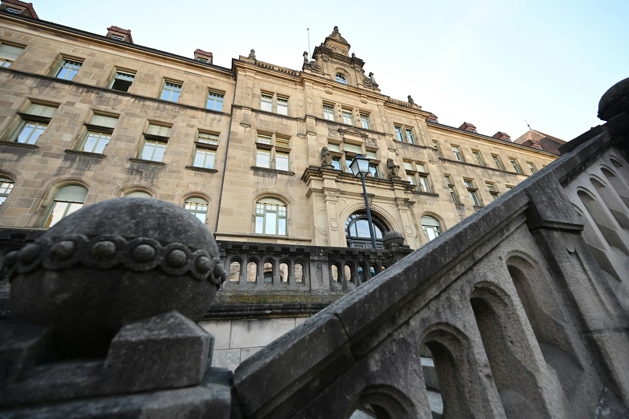 Das Bild zeigt das Landgericht in der baden-württembergischen Stadt Tübingen. Foto: Bernd Weißbrod/dpa
