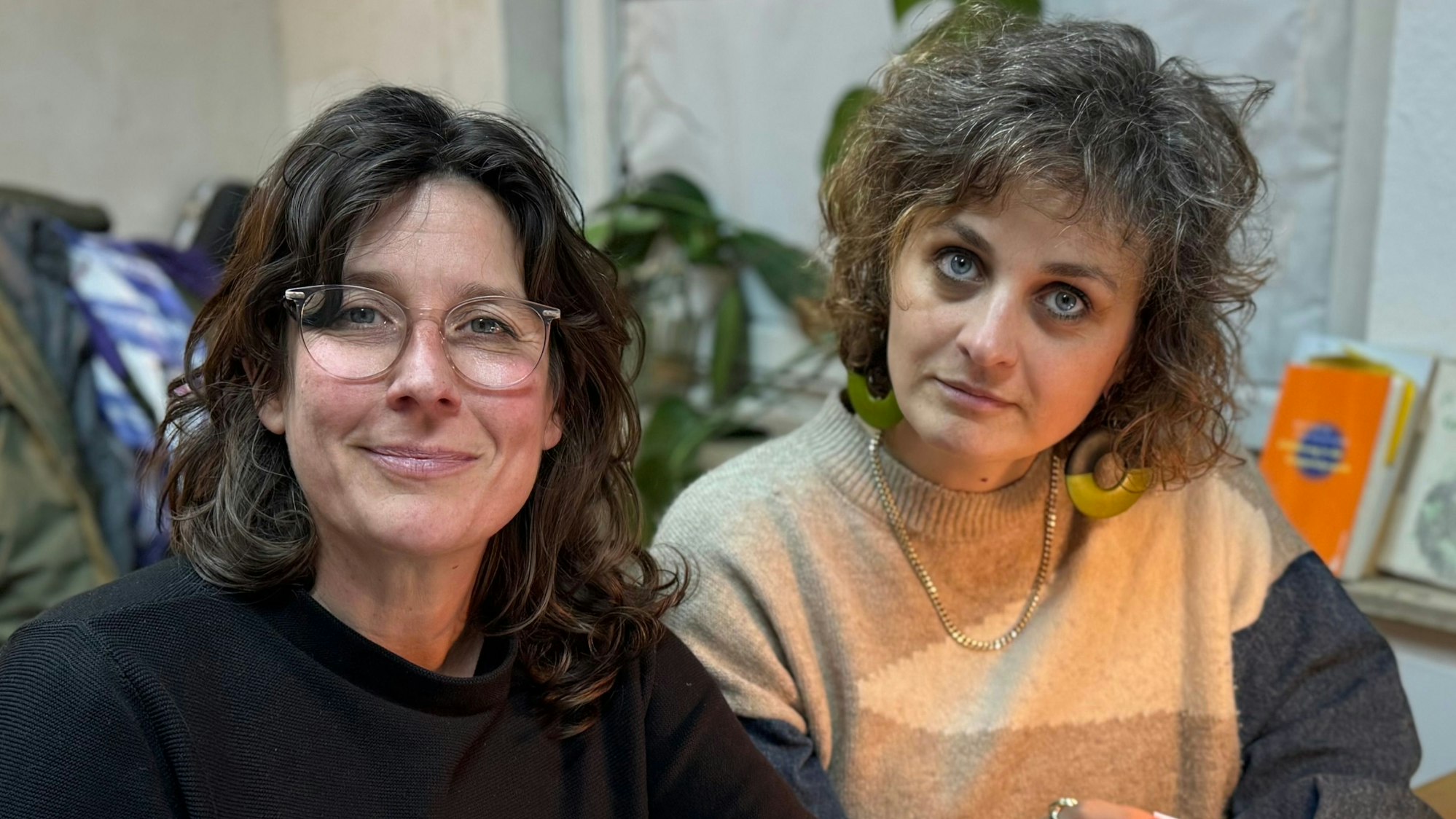 Philine Velhagen (l.) und Felizitas Stilleke inszenieren „Making of: Menschheit“, das am 29. November Premiere feiert.