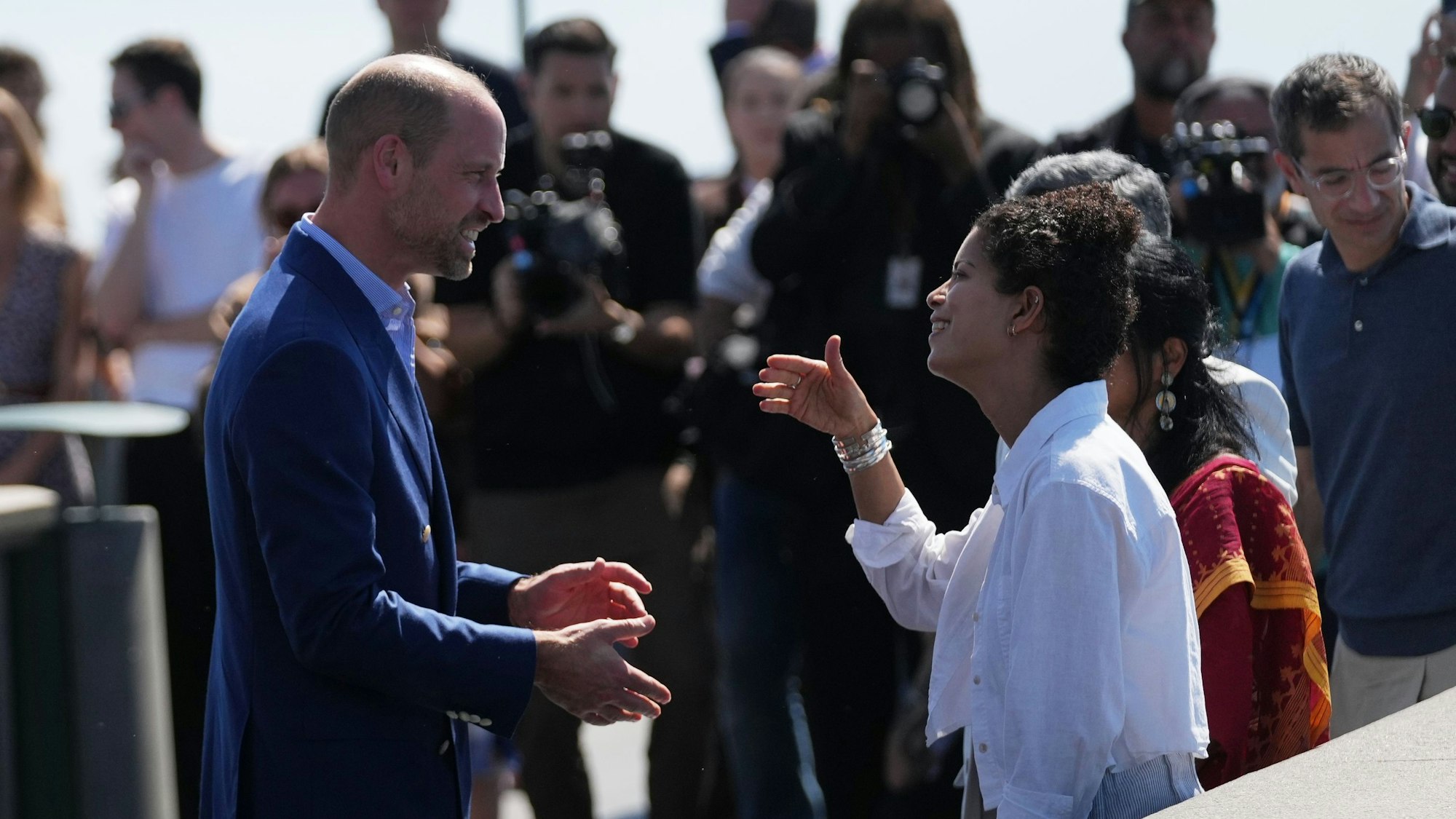 Der britische Prinz William (l) trifft die Finalisten des Earthshot-Preises an der Christ-Erlöser-Statue.