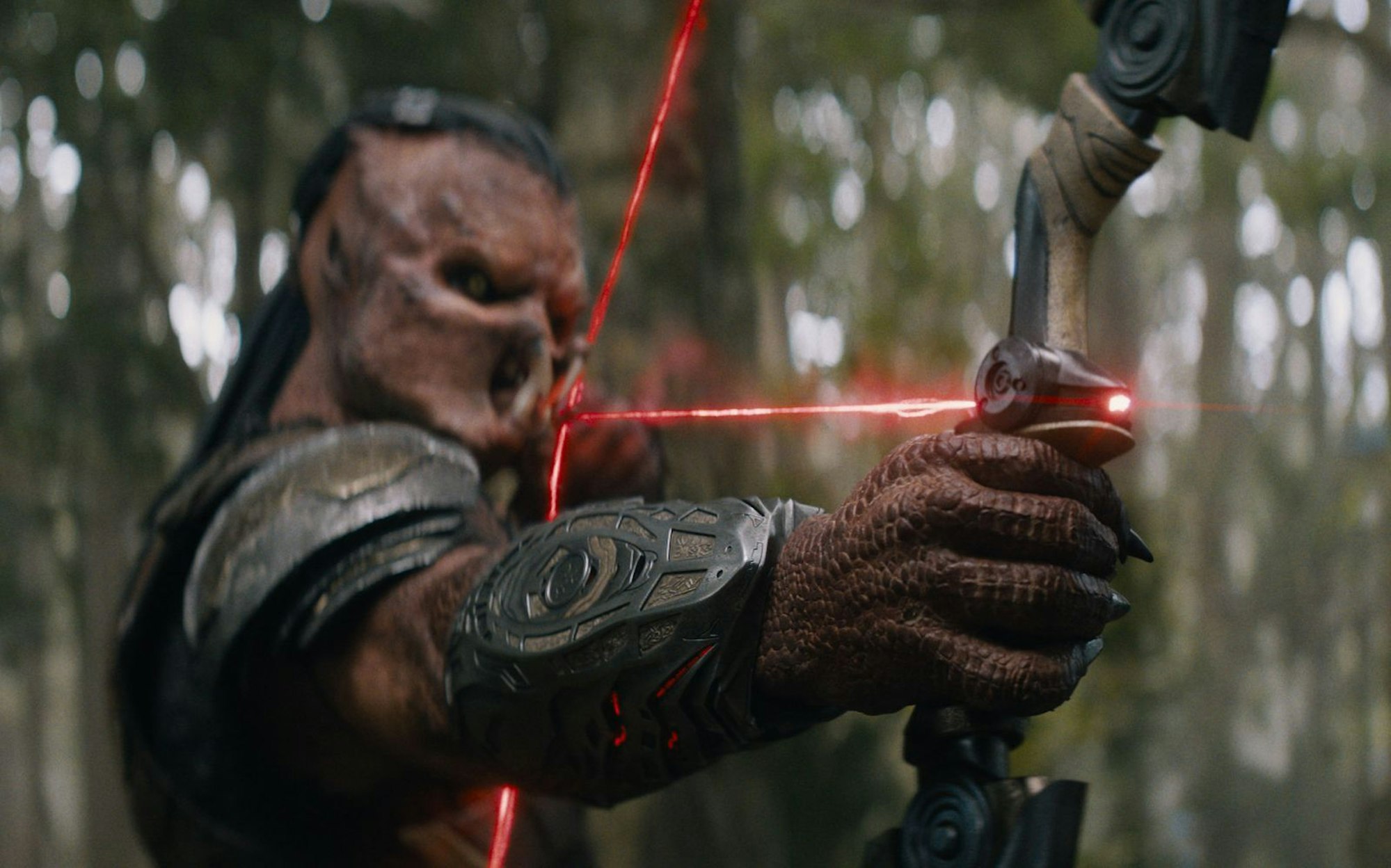 Jung-Predator Dek (Dimitrius Schuster-Koloamatangi) muss sich auf einem gefährlichen Planeten beweisen. (Bild: 2025 20th Century Studios)