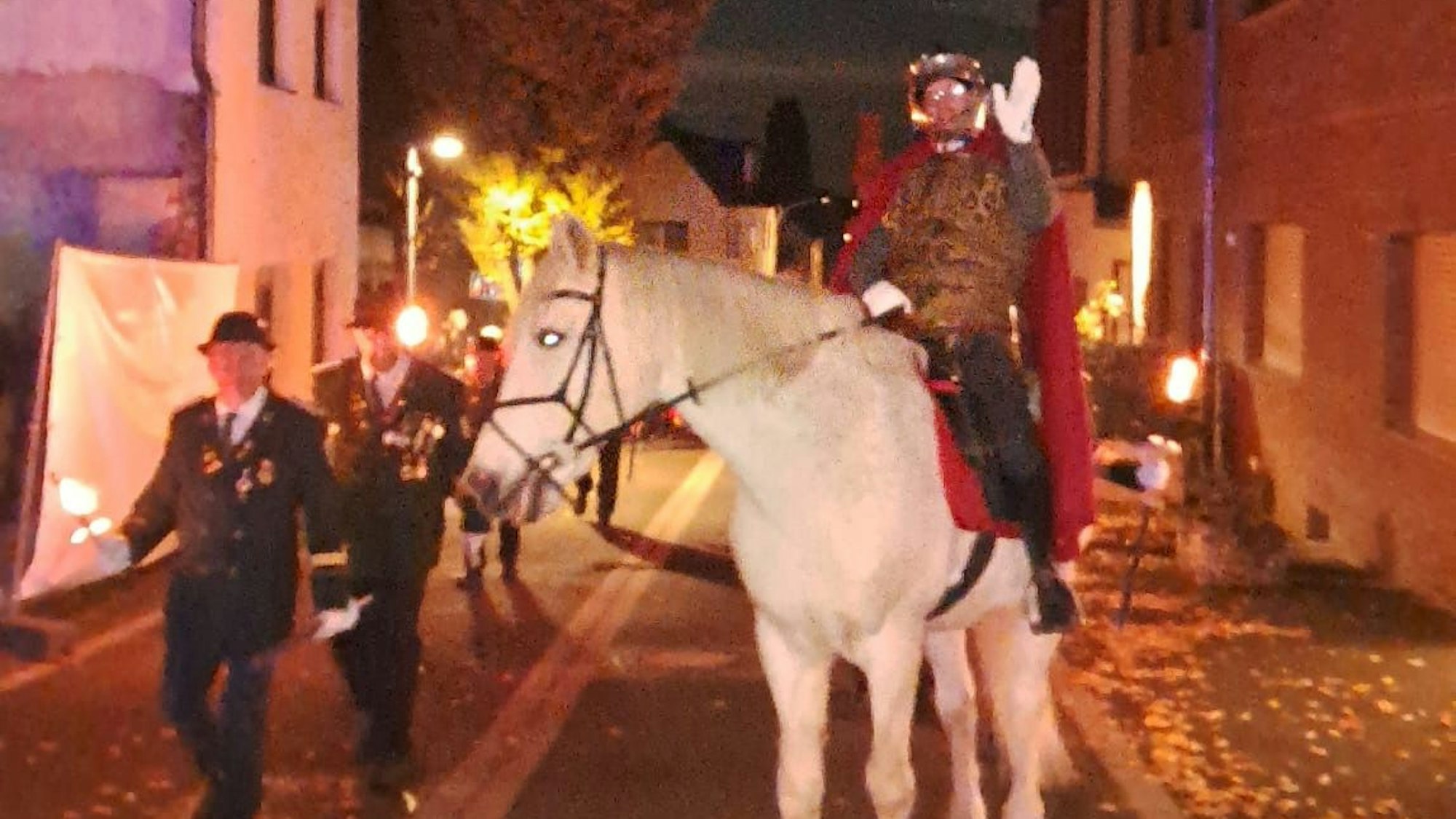 Das Bild zeigt den St. Martin auf dem Pferd in Brühl-Heide.