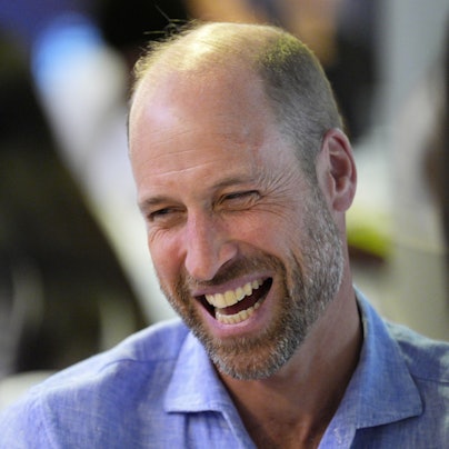 Prinz William lächelt.