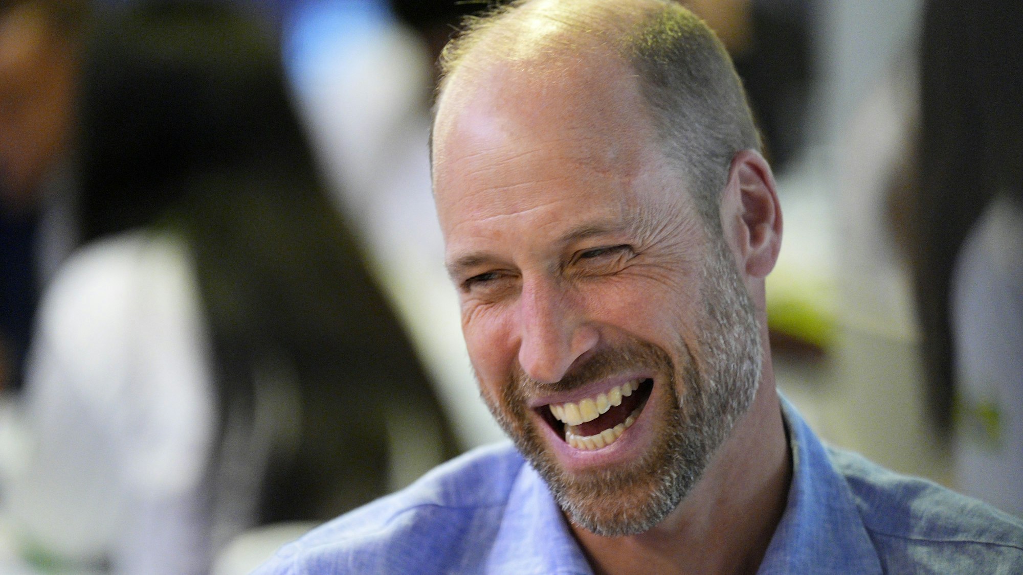 Prinz William lächelt.