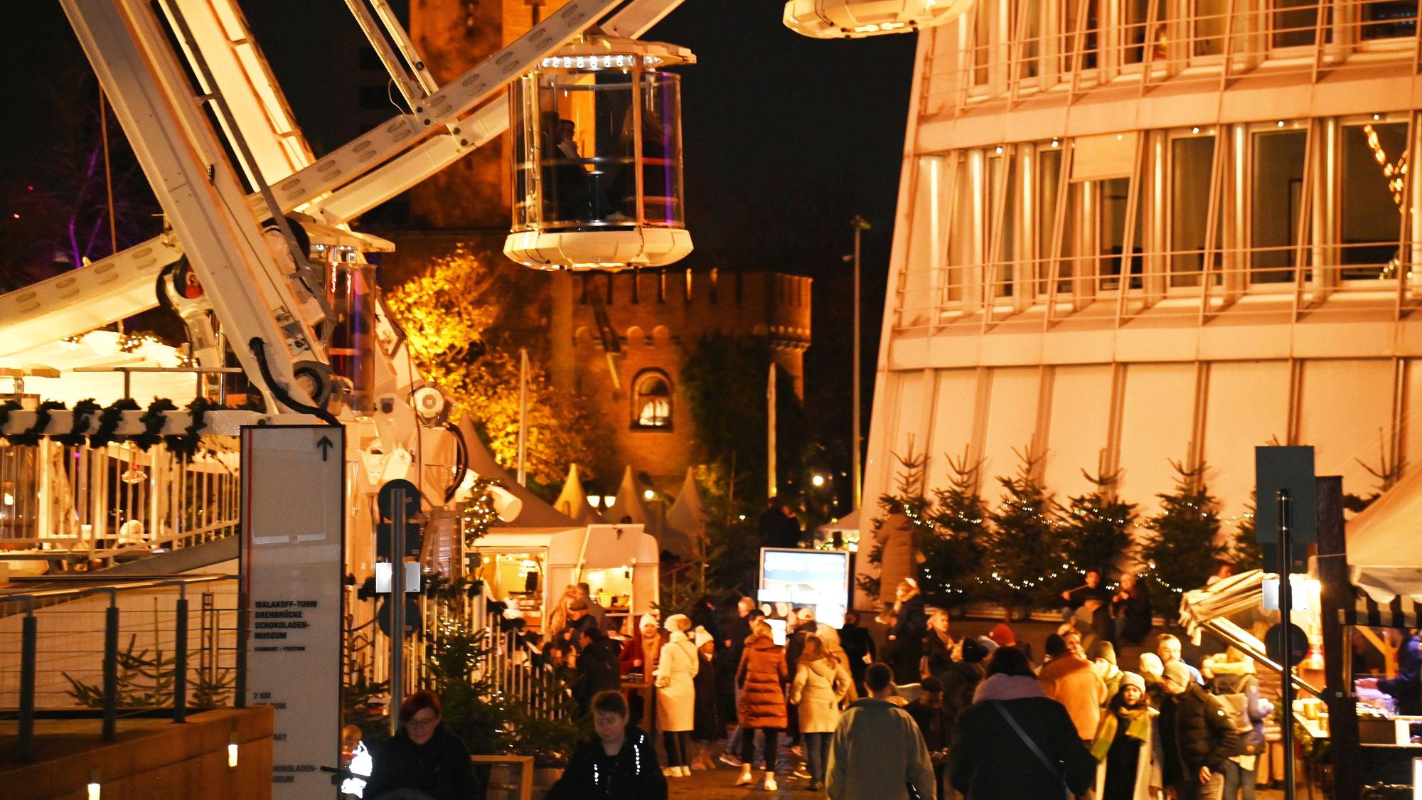 Kölner Hafen-Weihnachtsmarkt am Schokoladenmuseum
