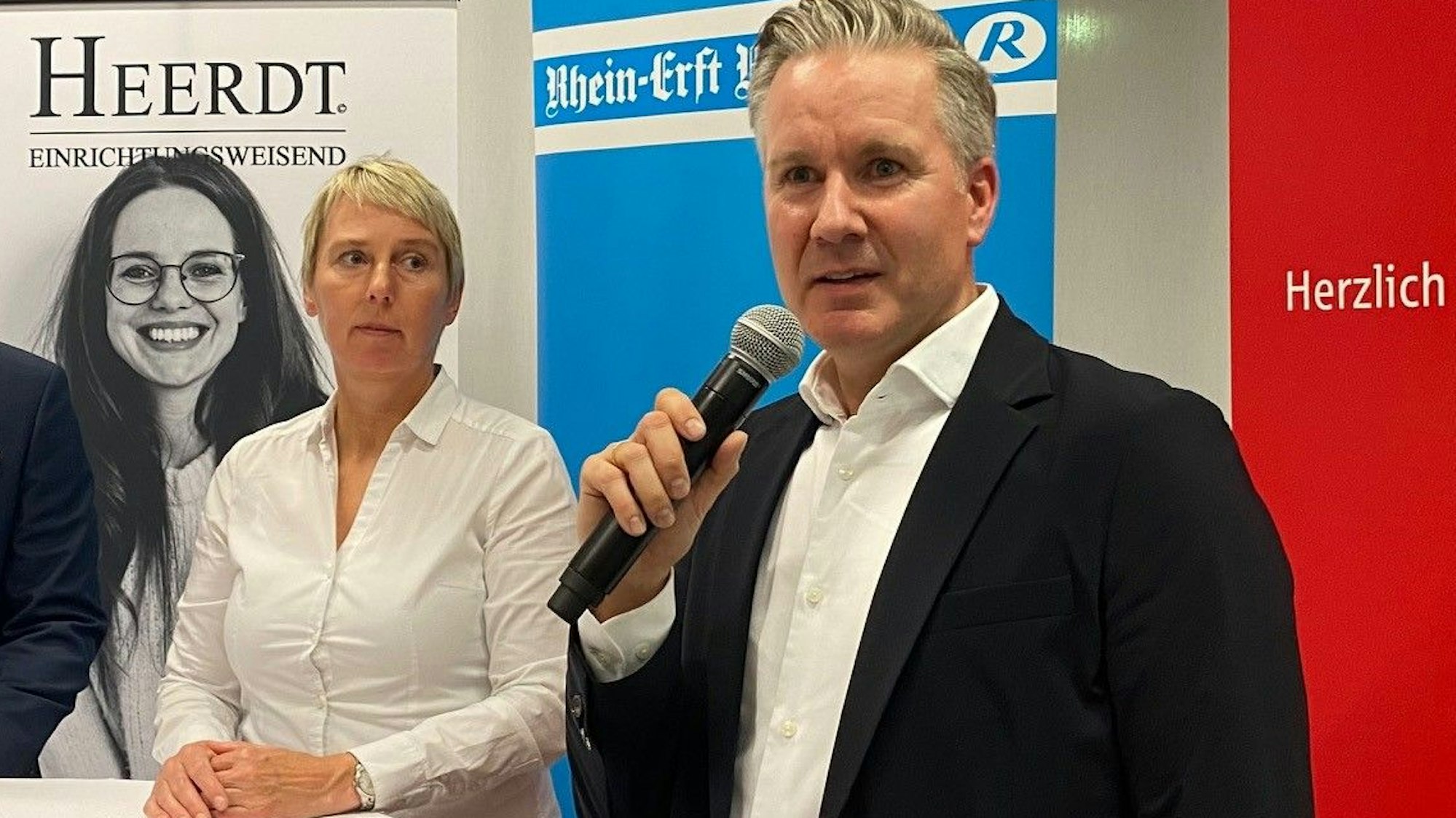 Zu sehen sind Monika Fix und Christoph Dreesen.