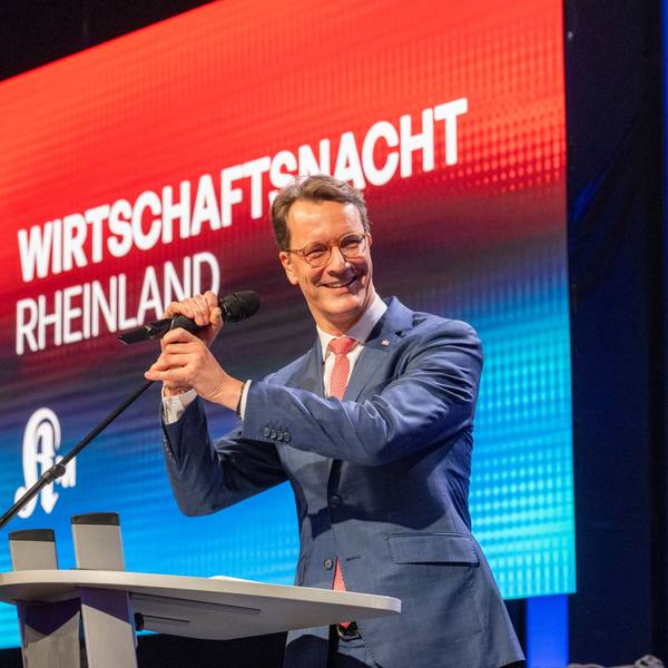 NRW-Ministerpräsident Hendrik Wüst (CDU) war der diesjährige Ehrengast der Wirtschaftsnacht.
