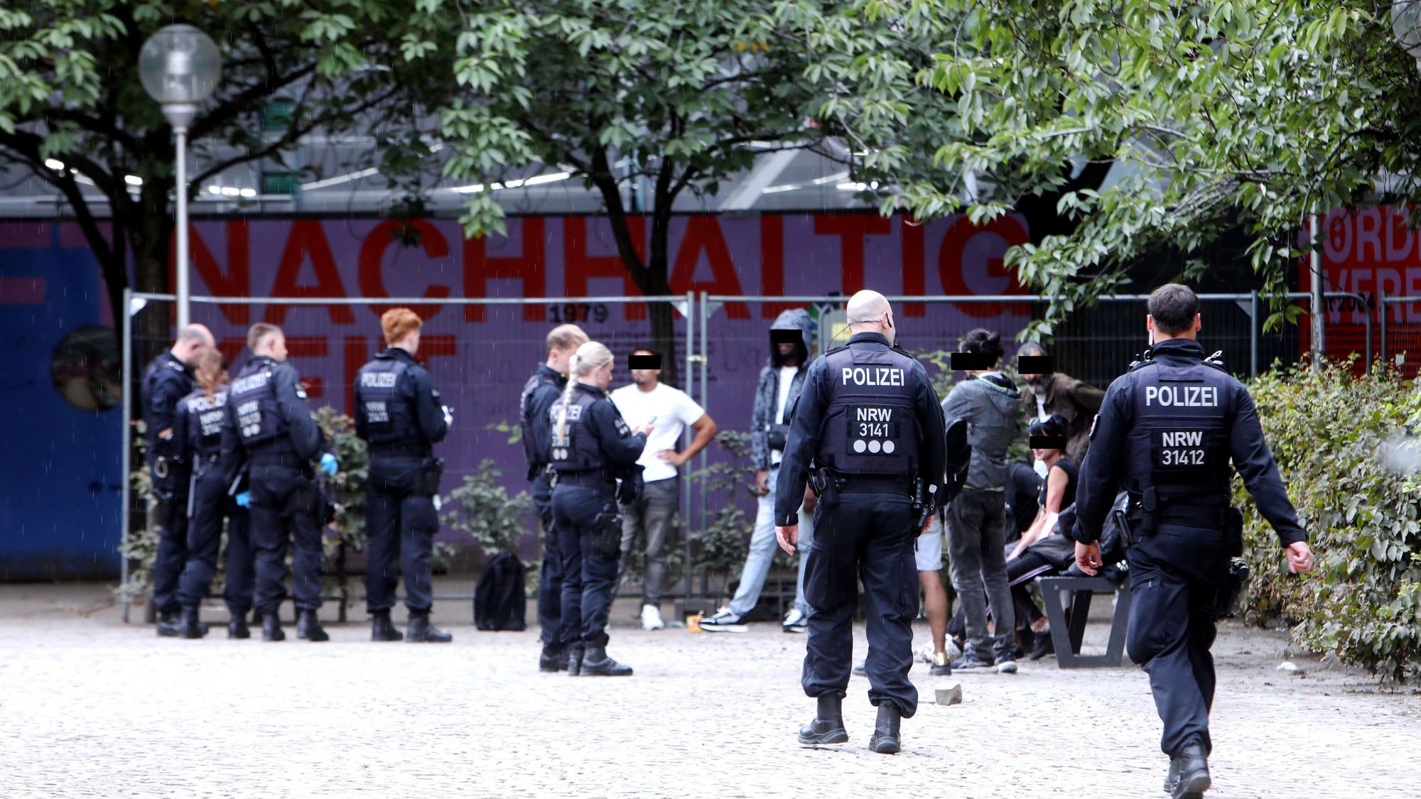 Die Polizei ist am Neumarkt in der Kölner Innenstadt im Dauereinsatz.
