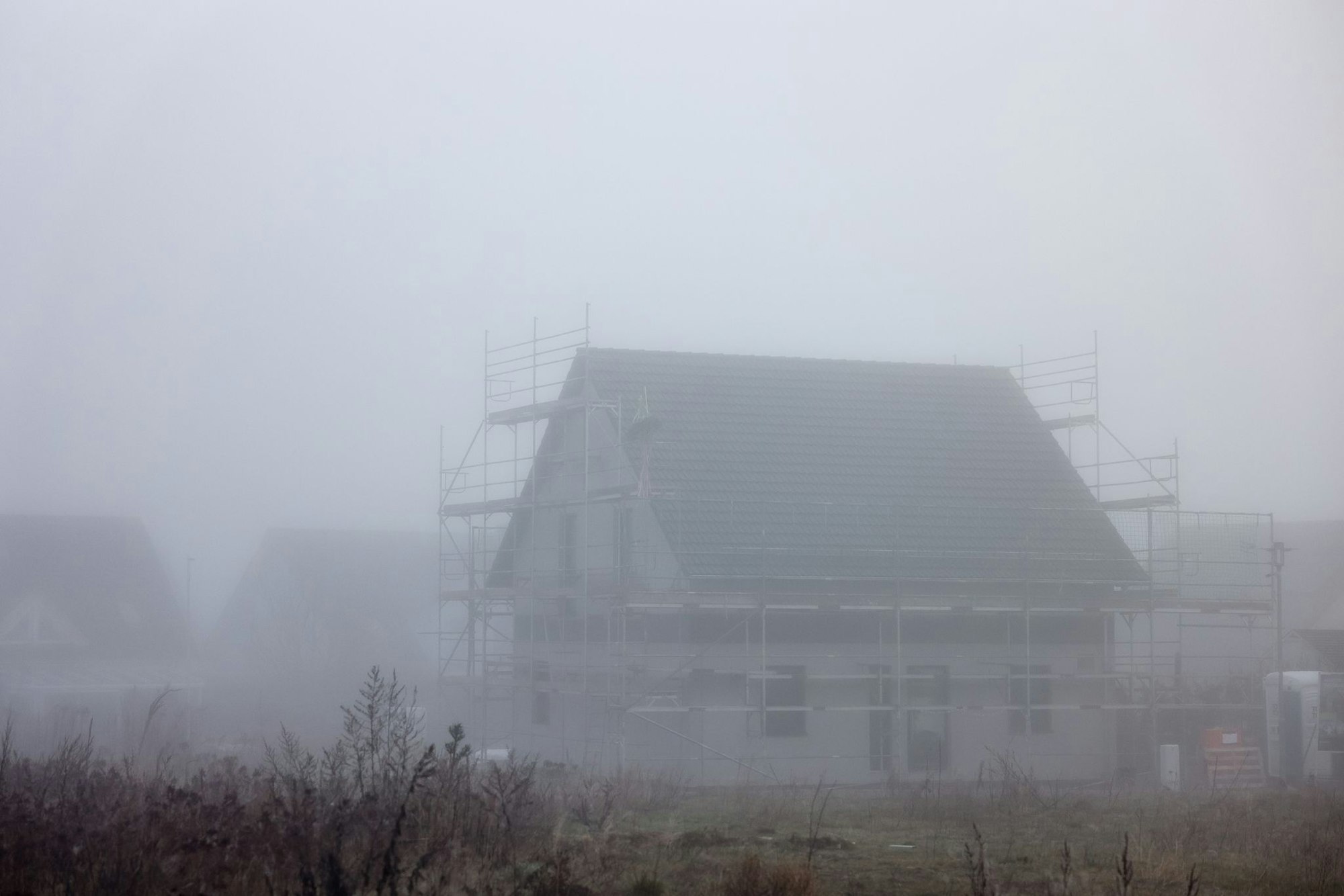Nebulöse Zahlen? Wer verhindern möchte, dass die Kosten beim Bau explodieren, kann so manche Maßnahme dagegen ergreifen.