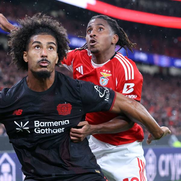 Bayer Leverkusen's French defender #05 Loic Bade and SL Benfica's Luxembourgish midfielder #18 Leandro Barreiro vie for a header during the UEFA Champions League league phase day 4 football match between SL Benfica and Bayer Leverkusen at Estadio da Luz in Lisbon on November 5, 2025. (Photo by PATRICIA DE MELO MOREIRA / AFP)